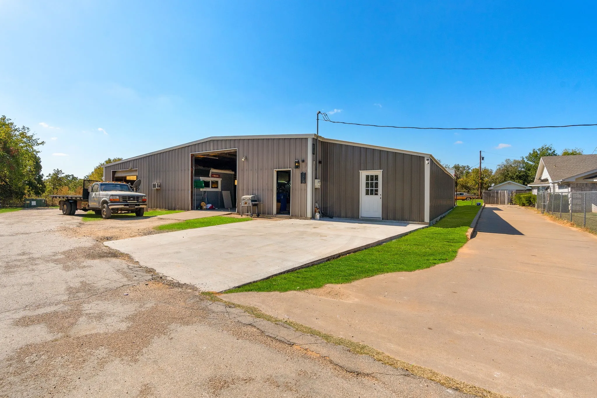 Single Family Residence For Sale in Parker County , 2601 Old Brock Road, Weatherford, Texas 76087, 2 Bedrooms, 2 Bathrooms, 2 Garage spaces, 2,003 Sqft, built in 1996, Price $800,000, mls#20760308, Real Estate Agent in Weatherford, Homes For Sale in Parker county, Homes For Sale in Weatherford, Realtor in Weatherford Texas, Real Estate Brokerage Independent Realty Texas, Luminita Cordes Realtor