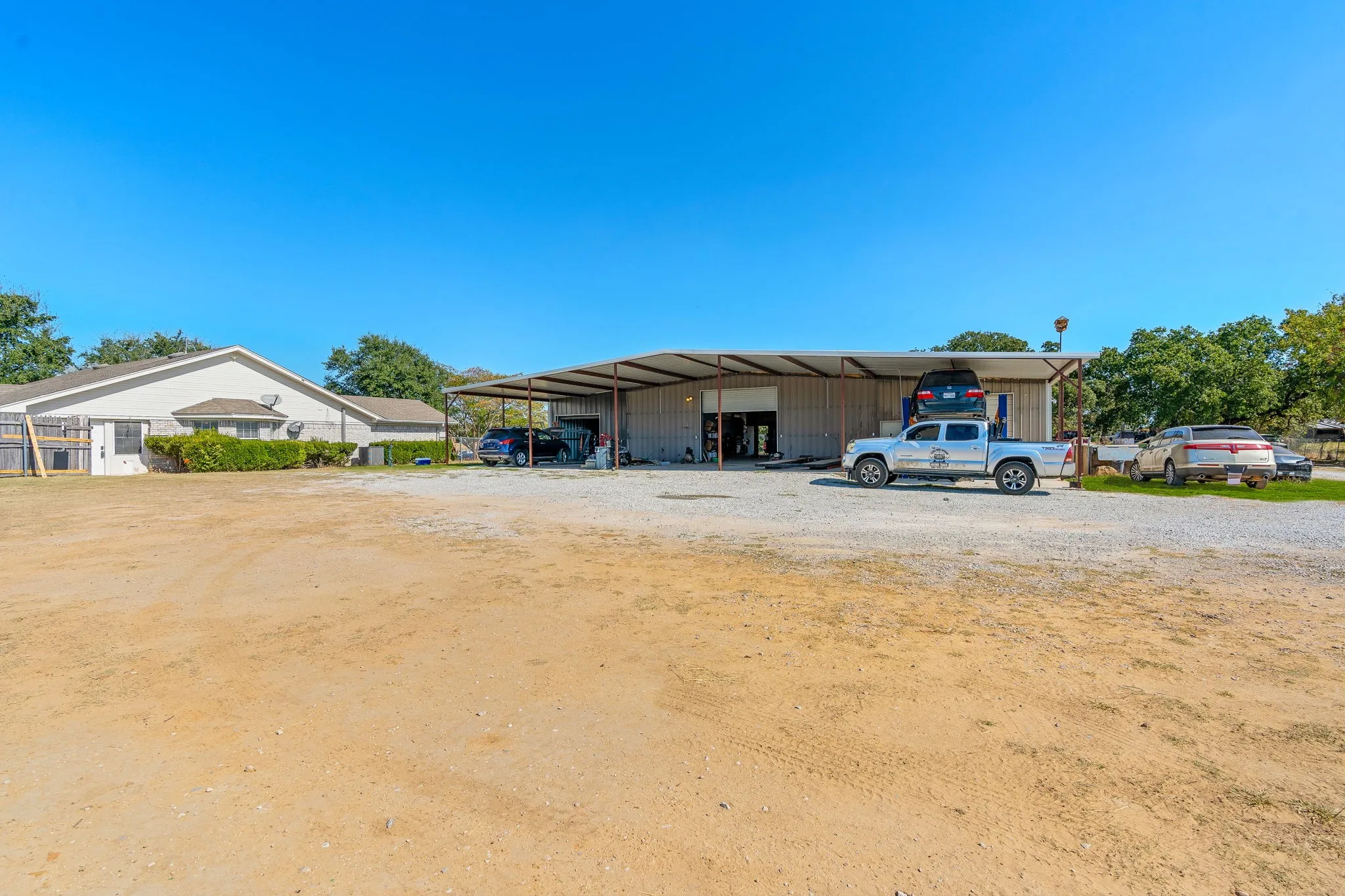 Single Family Residence For Sale in Parker County , 2601 Old Brock Road, Weatherford, Texas 76087, 2 Bedrooms, 2 Bathrooms, 2 Garage spaces, 2,003 Sqft, built in 1996, Price $800,000, mls#20760308, Real Estate Agent in Weatherford, Homes For Sale in Parker county, Homes For Sale in Weatherford, Realtor in Weatherford Texas, Real Estate Brokerage Independent Realty Texas, Luminita Cordes Realtor