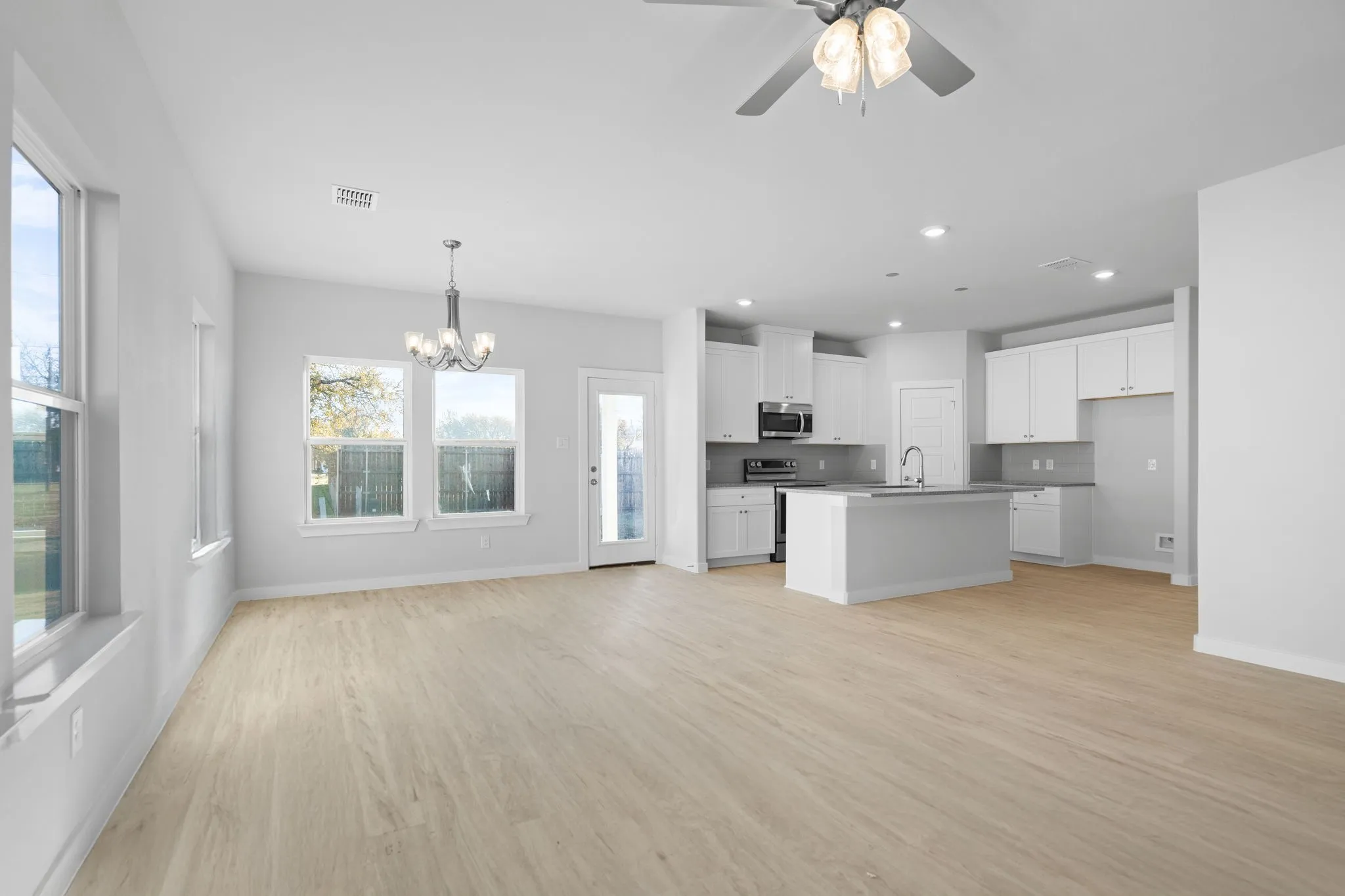 Single Family Residence For Sale in Grayson County , 223 Faith Lane, Tioga, Texas 76271, 3 Bedroom, 2 Bathroom, 2 Garage spaces, 1,522 Sqft, built in 2024, New Construction - Complete, mls#20763150, Real Estate Agent in Tioga, Homes For Sale in Grayson county, Homes For Sale in Tioga, Realtor in Tioga Texas, Real Estate Brokerage Independent Realty Texas, Luminita Cordes Realtor