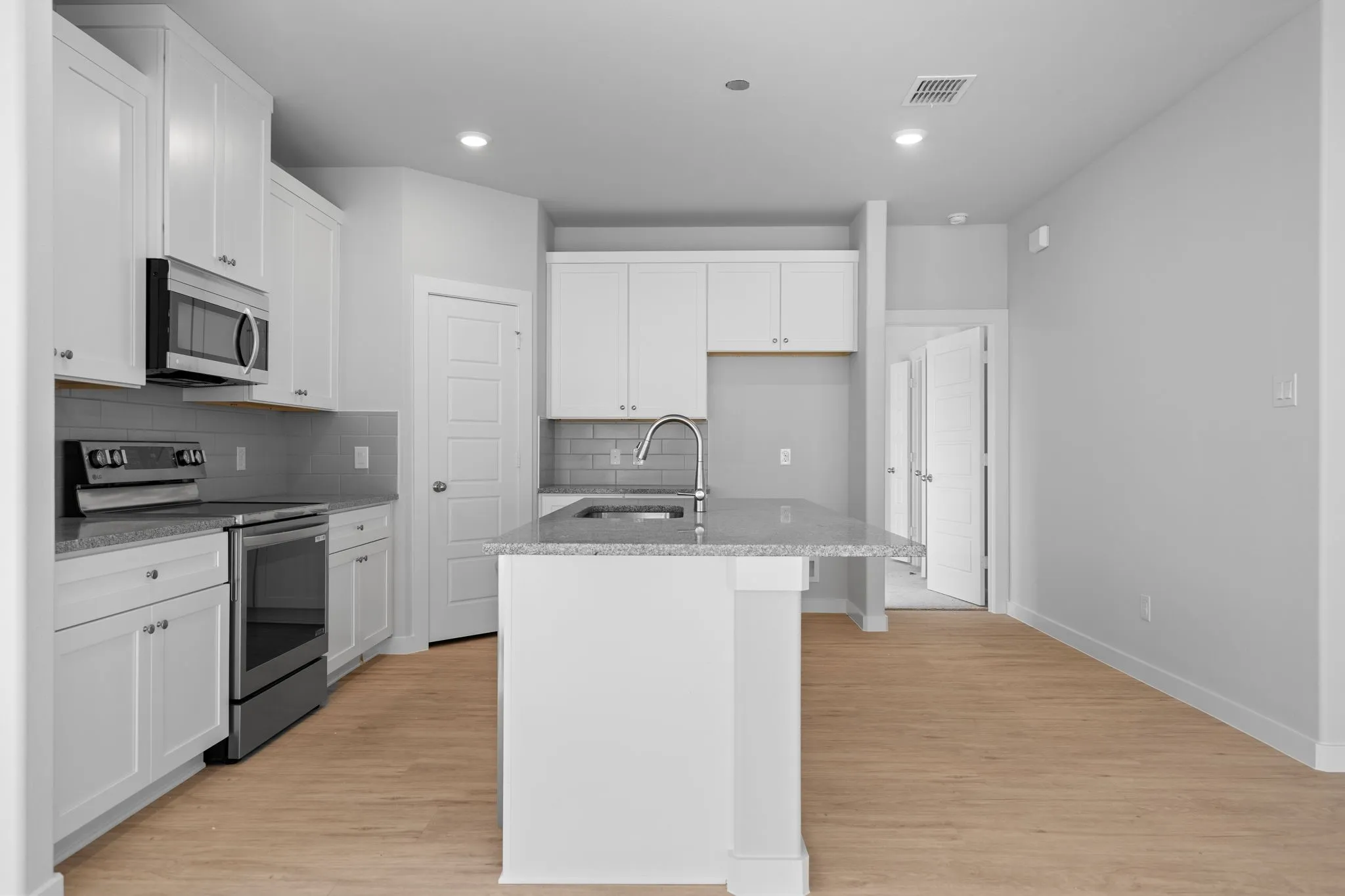 Single Family Residence For Sale in Grayson County , 223 Faith Lane, Tioga, Texas 76271, 3 Bedroom, 2 Bathroom, 2 Garage spaces, 1,522 Sqft, built in 2024, New Construction - Complete, mls#20763150, Real Estate Agent in Tioga, Homes For Sale in Grayson county, Homes For Sale in Tioga, Realtor in Tioga Texas, Real Estate Brokerage Independent Realty Texas, Luminita Cordes Realtor