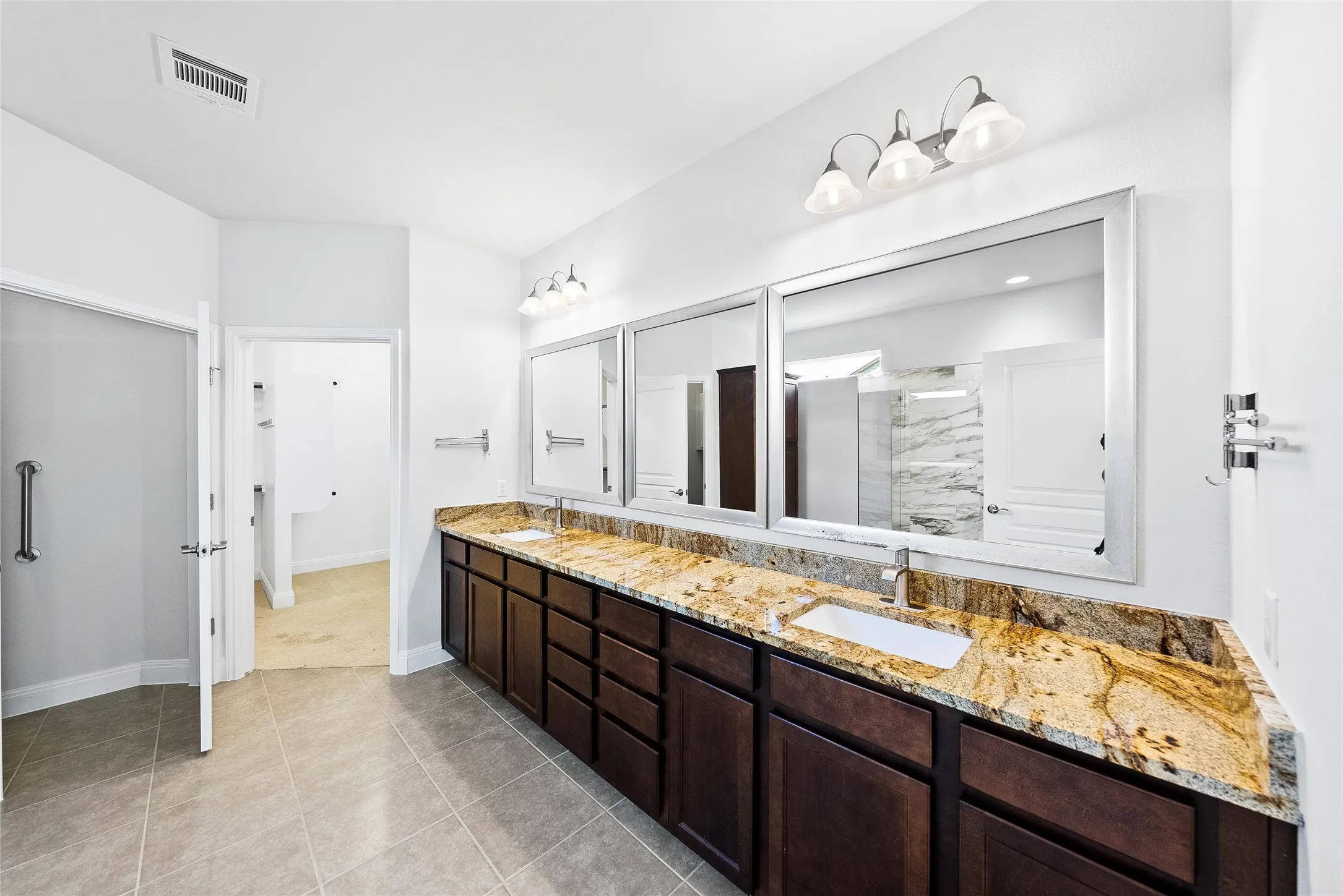 Single Family Residence For Sale in Williamson County , 331 Old Blue Mountain Lane, Georgetown, Texas 78633, 4 Bedrooms, 4 Bathrooms, 3 Garage spaces, 3,237 Sqft, built in 2015, Price $700,000, mls#20765749, Real Estate Agent in Georgetown, Homes For Sale in Williamson county, Homes For Sale in Georgetown, Realtor in Georgetown Texas, Real Estate Brokerage Independent Realty Texas, Luminita Cordes Realtor