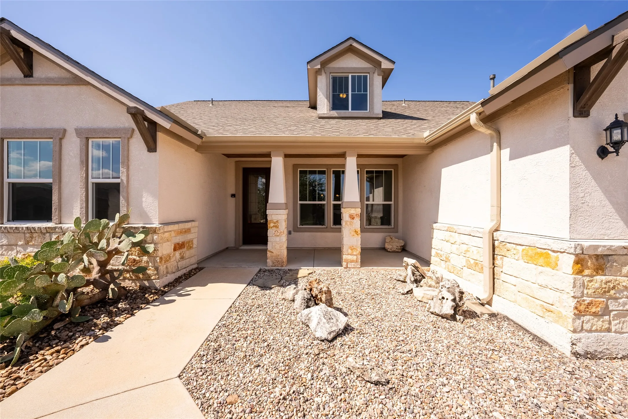 Single Family Residence For Sale in Williamson County , 331 Old Blue Mountain Lane, Georgetown, Texas 78633, 4 Bedrooms, 4 Bathrooms, 3 Garage spaces, 3,237 Sqft, built in 2015, Price $700,000, mls#20765749, Real Estate Agent in Georgetown, Homes For Sale in Williamson county, Homes For Sale in Georgetown, Realtor in Georgetown Texas, Real Estate Brokerage Independent Realty Texas, Luminita Cordes Realtor