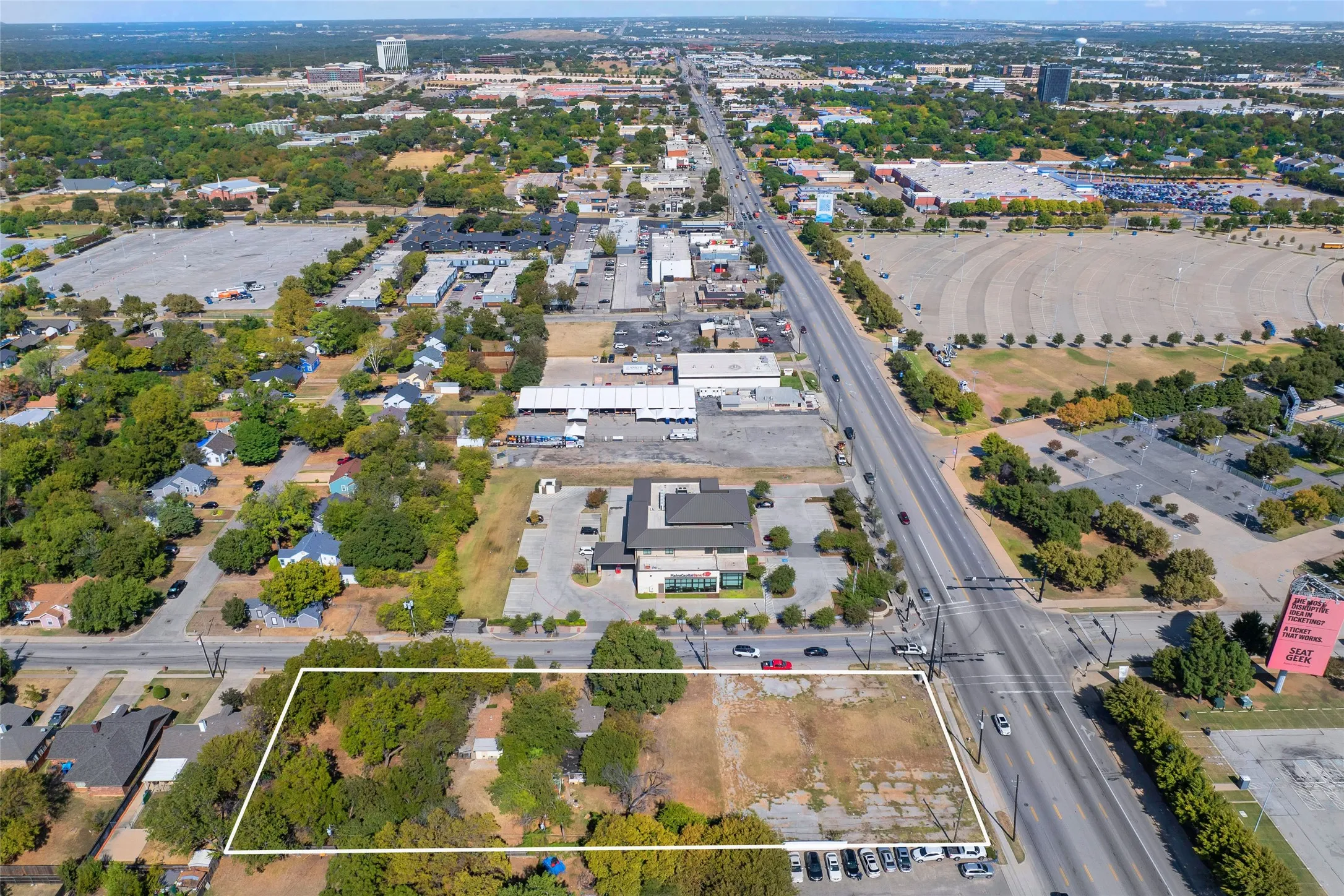 Single Family Residence For Sale in Tarrant County , 706 E Rogers Street, Arlington, Texas 76011, 3 Bedrooms, 1 Bathroom, Garage spaces, 768 Sqft, built in 1947, Price $350,000, mls#20768256, Real Estate Agent in Arlington, Homes For Sale in Tarrant county, Homes For Sale in Arlington, Realtor in Arlington Texas, Real Estate Brokerage Independent Realty Texas, Luminita Cordes Realtor