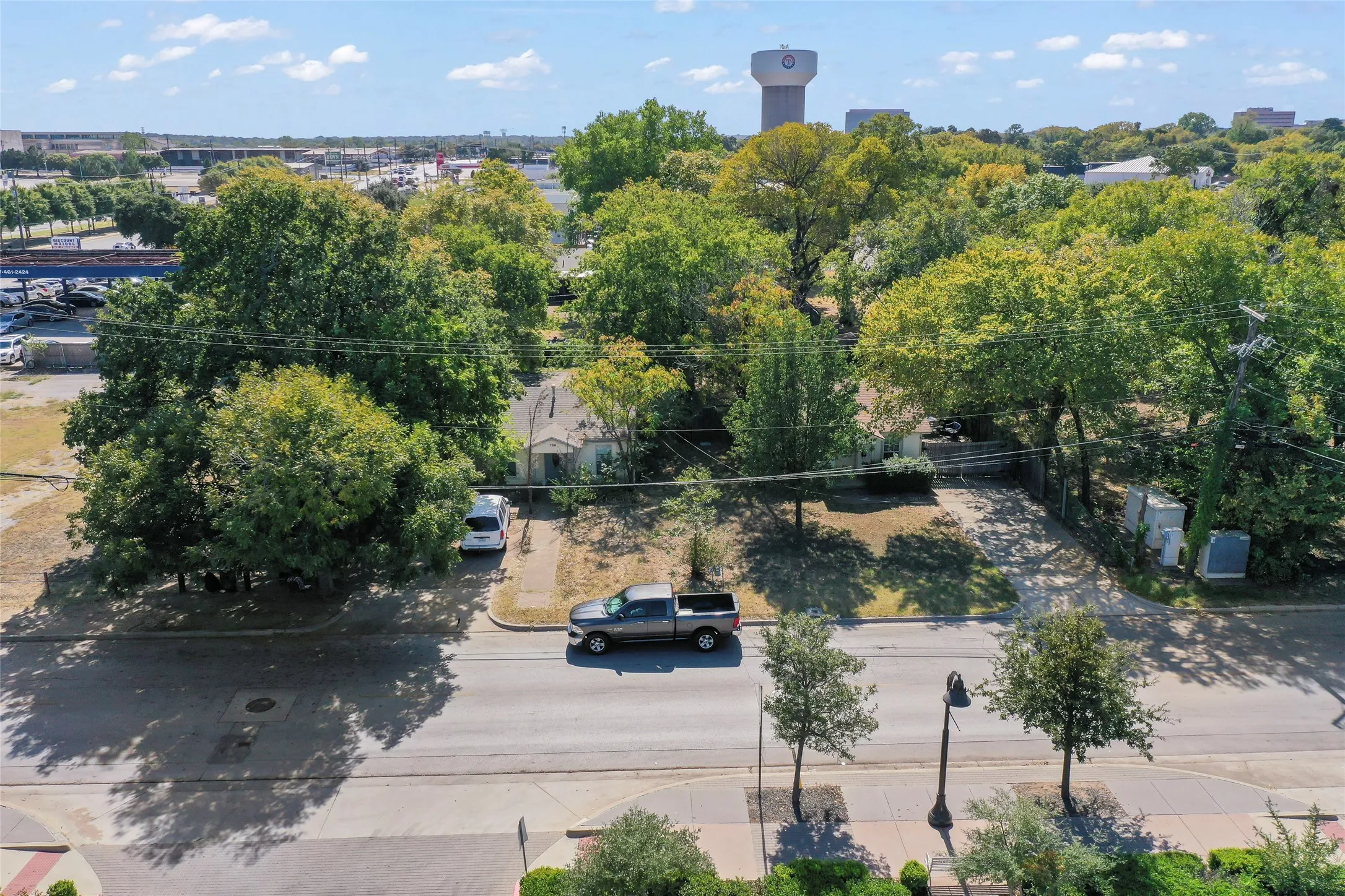 Single Family Residence For Sale in Tarrant County , 706 E Rogers Street, Arlington, Texas 76011, 3 Bedrooms, 1 Bathroom, Garage spaces, 768 Sqft, built in 1947, Price $350,000, mls#20768256, Real Estate Agent in Arlington, Homes For Sale in Tarrant county, Homes For Sale in Arlington, Realtor in Arlington Texas, Real Estate Brokerage Independent Realty Texas, Luminita Cordes Realtor
