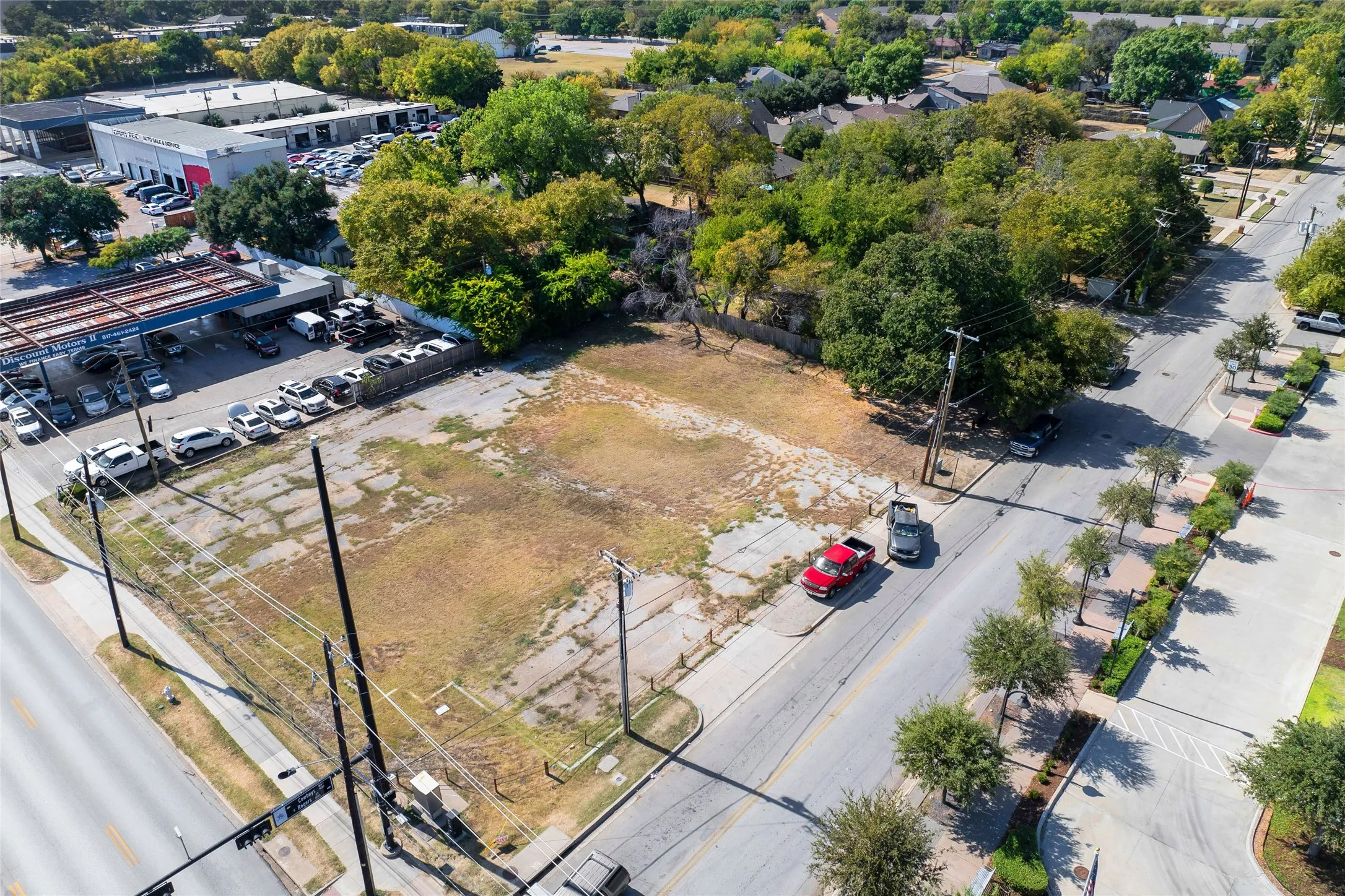 Single Family Residence For Sale in Tarrant County , 706 E Rogers Street, Arlington, Texas 76011, 3 Bedrooms, 1 Bathroom, Garage spaces, 768 Sqft, built in 1947, Price $350,000, mls#20768256, Real Estate Agent in Arlington, Homes For Sale in Tarrant county, Homes For Sale in Arlington, Realtor in Arlington Texas, Real Estate Brokerage Independent Realty Texas, Luminita Cordes Realtor