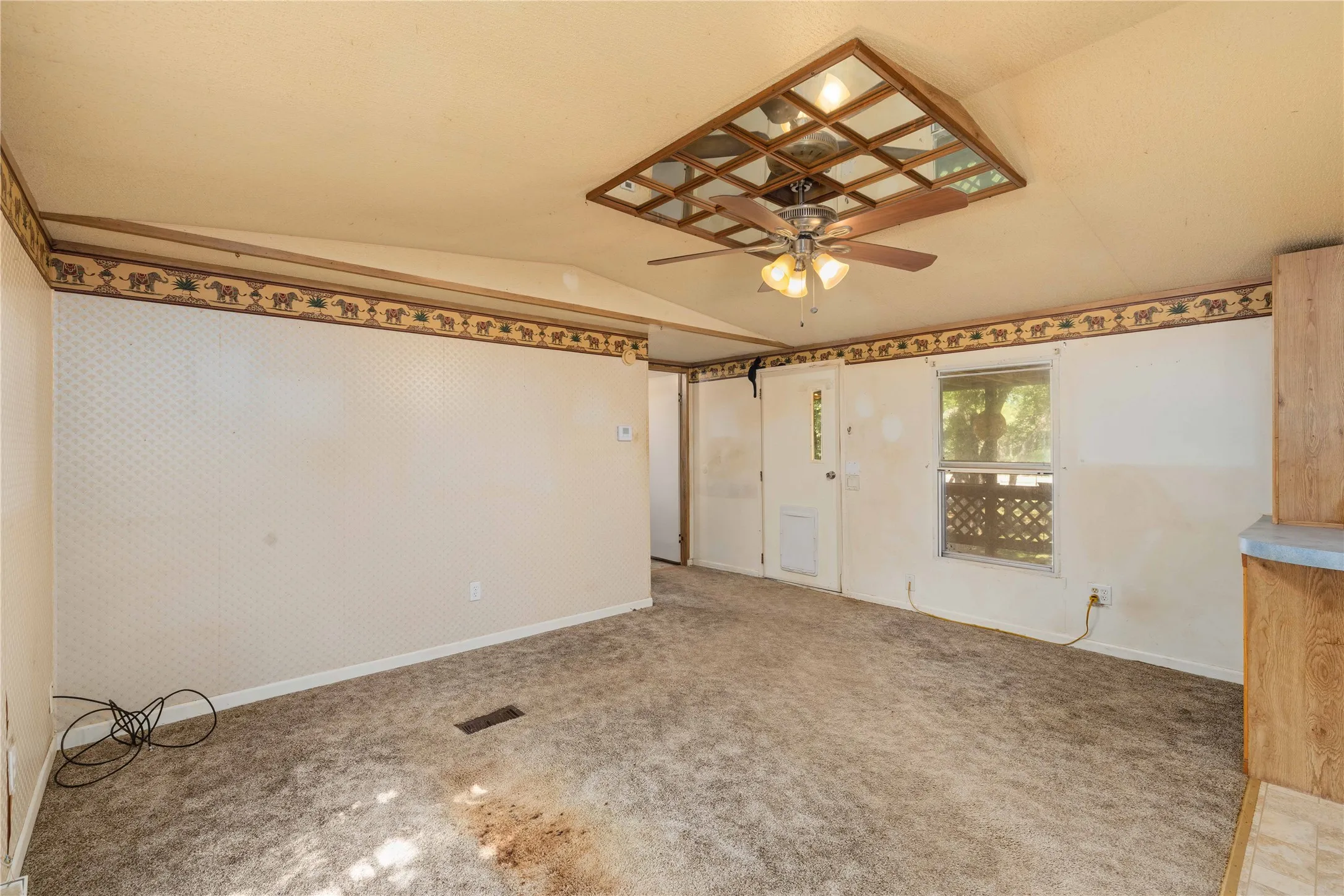 Mobile Home For Sale in Brown County , 7000 N FM 585, Bangs, Texas 76823, 2 Bedroom, 2 Bathroom, Garage spaces, 880 Sqft, built in 1996, Preowned, mls#20768360, Real Estate Agent in Bangs, Homes For Sale in Brown county, Homes For Sale in Bangs, Realtor in Bangs Texas, Real Estate Brokerage Independent Realty Texas, Luminita Cordes Realtor
