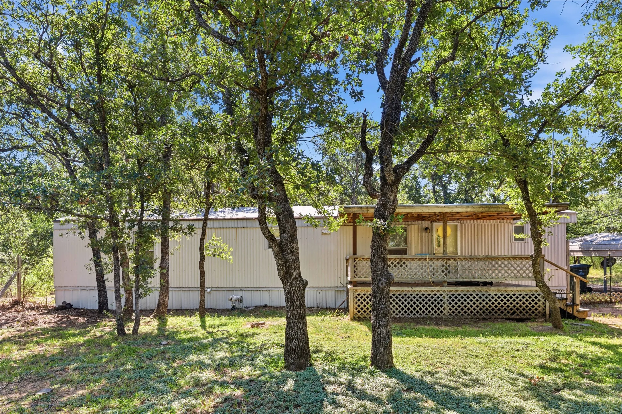Mobile Home For Sale in Brown County , 7000 N FM 585, Bangs, Texas 76823, 2 Bedroom, 2 Bathroom, Garage spaces, 880 Sqft, built in 1996, Preowned, mls#20768360, Real Estate Agent in Bangs, Homes For Sale in Brown county, Homes For Sale in Bangs, Realtor in Bangs Texas, Real Estate Brokerage Independent Realty Texas, Luminita Cordes Realtor