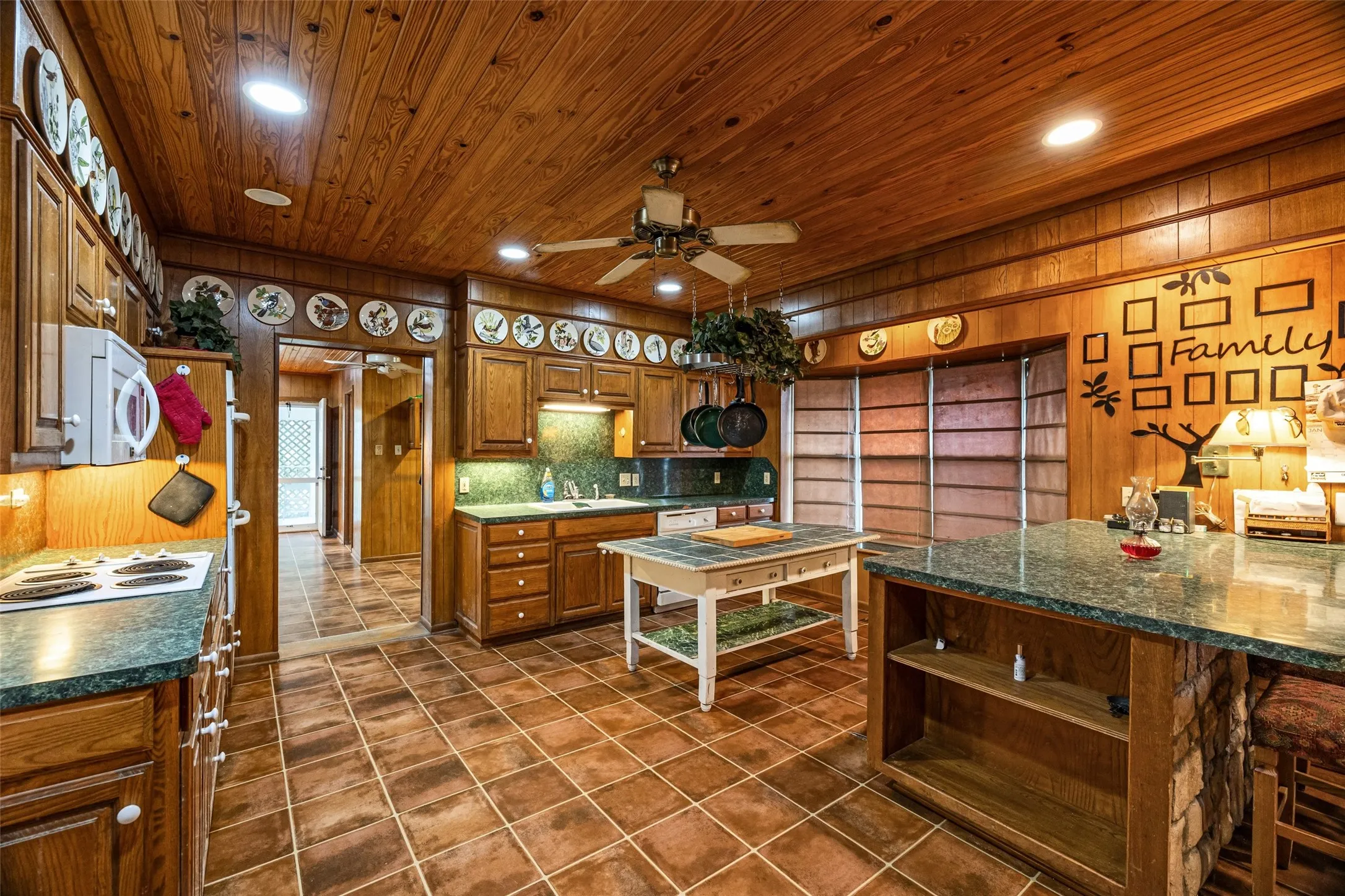 Single Family Residence For Sale in Bosque County , 201 N 1st Street, Cranfills Gap, Texas 76637, 4 Bedroom, 3 Bathroom, 2 Garage spaces, 2,096 Sqft, built in 1935, mls#20768610, Real Estate Agent in Cranfills Gap, Homes For Sale in Bosque county, Homes For Sale in Cranfills Gap, Realtor in Cranfills Gap Texas, Real Estate Brokerage Independent Realty Texas, Luminita Cordes Realtor