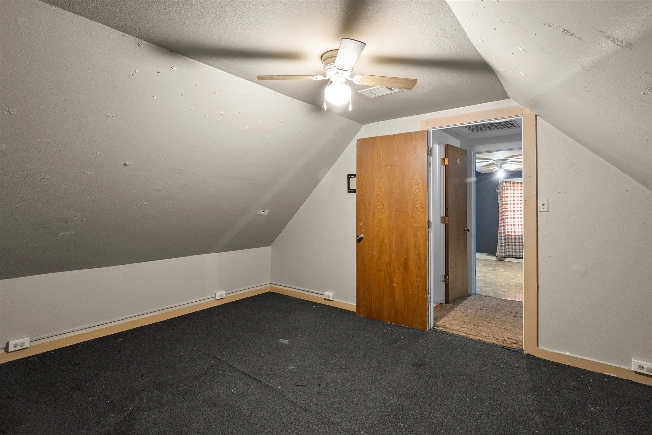 Single Family Residence For Sale in Bosque County , 201 N 1st Street, Cranfills Gap, Texas 76637, 4 Bedroom, 3 Bathroom, 2 Garage spaces, 2,096 Sqft, built in 1935, mls#20768610, Real Estate Agent in Cranfills Gap, Homes For Sale in Bosque county, Homes For Sale in Cranfills Gap, Realtor in Cranfills Gap Texas, Real Estate Brokerage Independent Realty Texas, Luminita Cordes Realtor