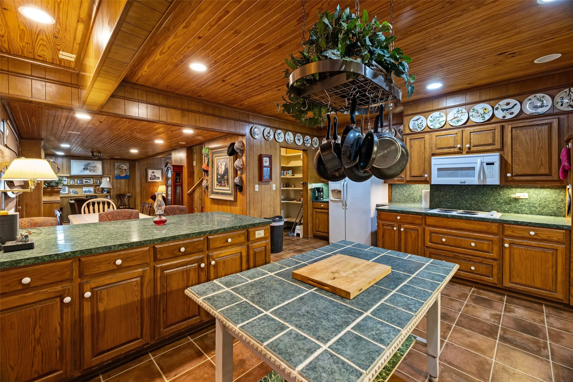 Single Family Residence For Sale in Bosque County , 201 N 1st Street, Cranfills Gap, Texas 76637, 4 Bedroom, 3 Bathroom, 2 Garage spaces, 2,096 Sqft, built in 1935, mls#20768610, Real Estate Agent in Cranfills Gap, Homes For Sale in Bosque county, Homes For Sale in Cranfills Gap, Realtor in Cranfills Gap Texas, Real Estate Brokerage Independent Realty Texas, Luminita Cordes Realtor