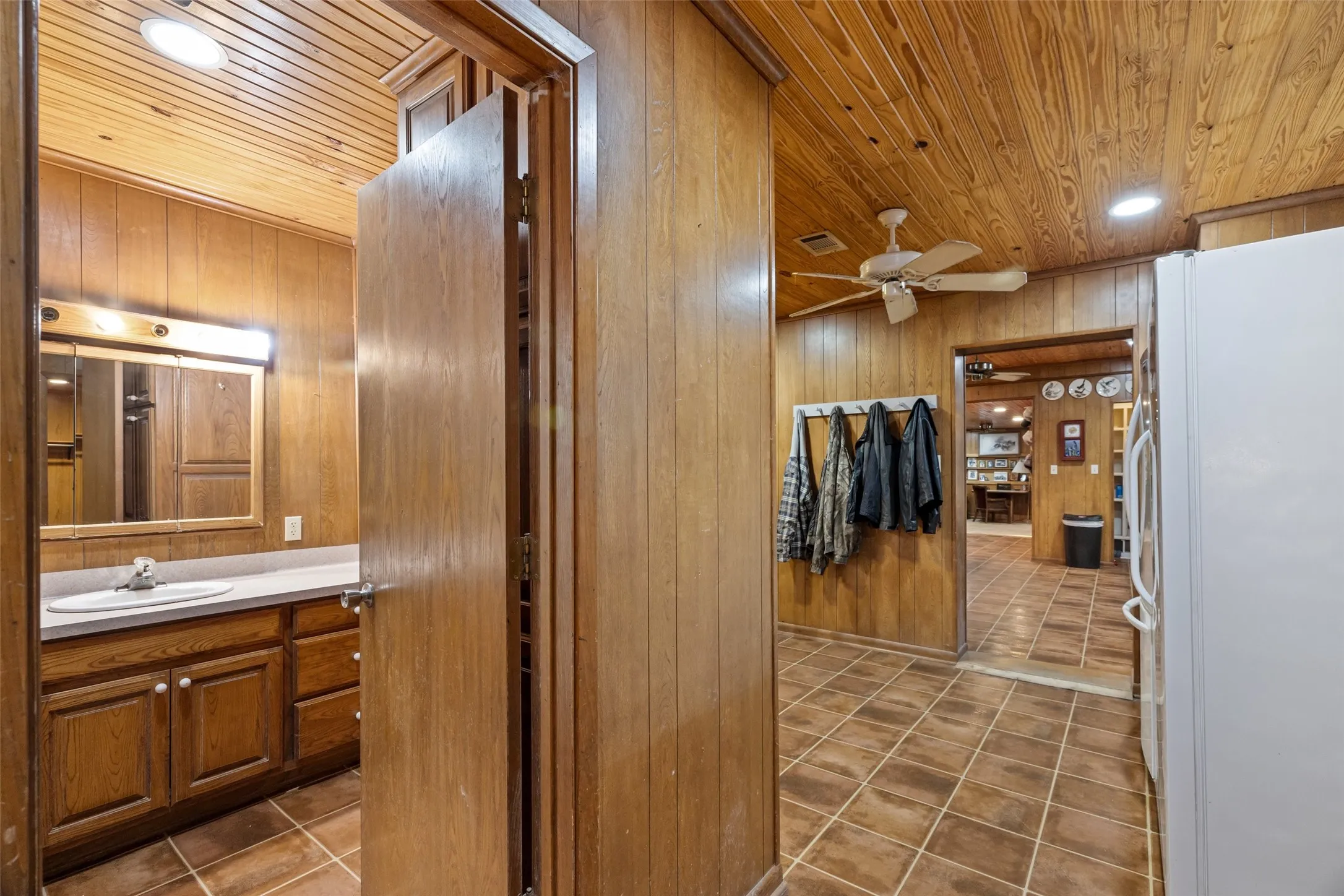 Single Family Residence For Sale in Bosque County , 201 N 1st Street, Cranfills Gap, Texas 76637, 4 Bedroom, 3 Bathroom, 2 Garage spaces, 2,096 Sqft, built in 1935, mls#20768610, Real Estate Agent in Cranfills Gap, Homes For Sale in Bosque county, Homes For Sale in Cranfills Gap, Realtor in Cranfills Gap Texas, Real Estate Brokerage Independent Realty Texas, Luminita Cordes Realtor