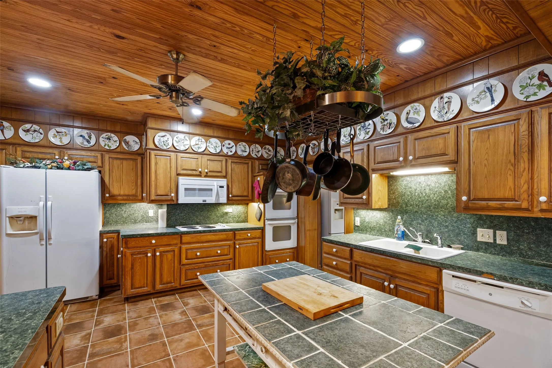 Single Family Residence For Sale in Bosque County , 201 N 1st Street, Cranfills Gap, Texas 76637, 4 Bedroom, 3 Bathroom, 2 Garage spaces, 2,096 Sqft, built in 1935, mls#20768610, Real Estate Agent in Cranfills Gap, Homes For Sale in Bosque county, Homes For Sale in Cranfills Gap, Realtor in Cranfills Gap Texas, Real Estate Brokerage Independent Realty Texas, Luminita Cordes Realtor