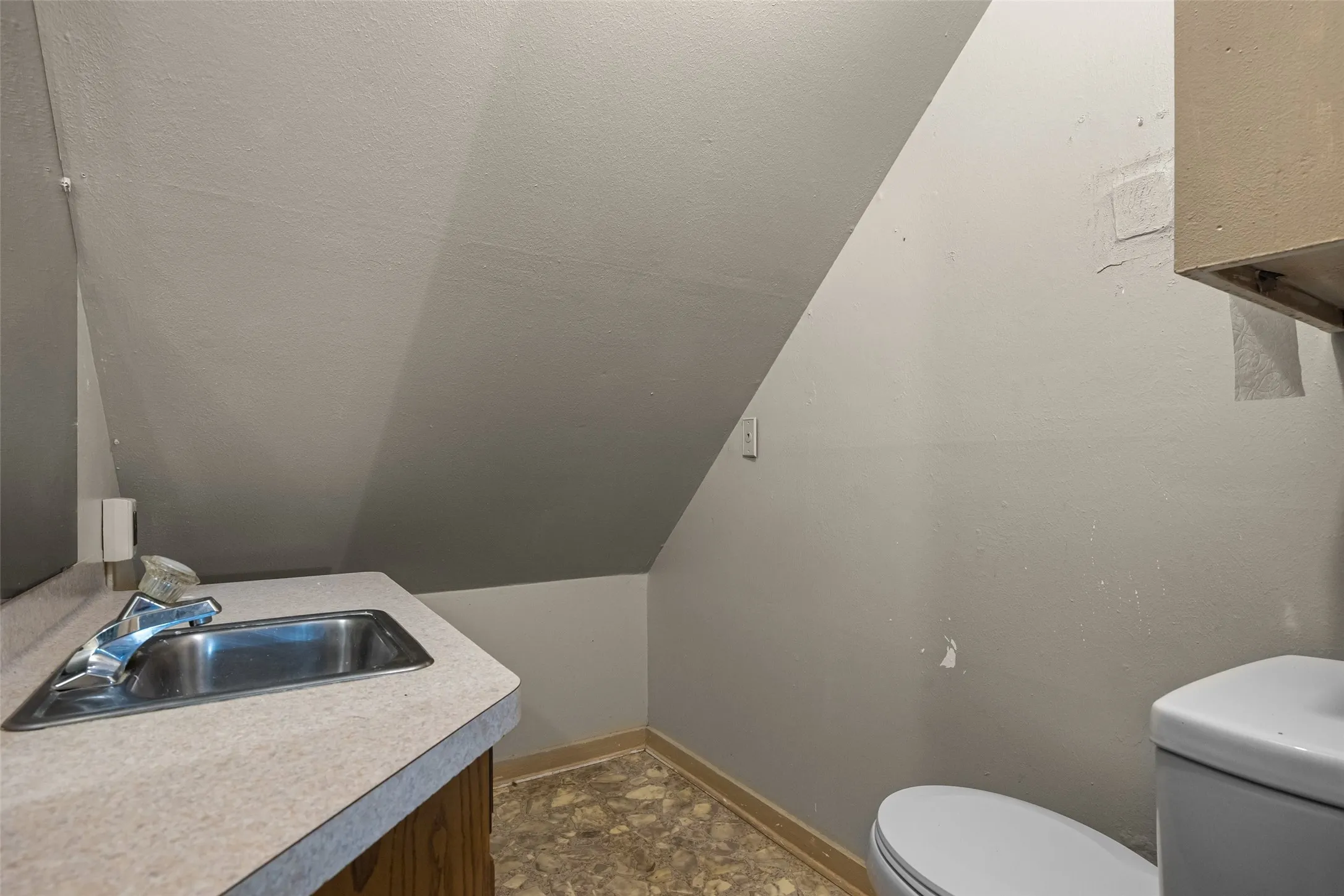 Single Family Residence For Sale in Bosque County , 201 N 1st Street, Cranfills Gap, Texas 76637, 4 Bedroom, 3 Bathroom, 2 Garage spaces, 2,096 Sqft, built in 1935, mls#20768610, Real Estate Agent in Cranfills Gap, Homes For Sale in Bosque county, Homes For Sale in Cranfills Gap, Realtor in Cranfills Gap Texas, Real Estate Brokerage Independent Realty Texas, Luminita Cordes Realtor