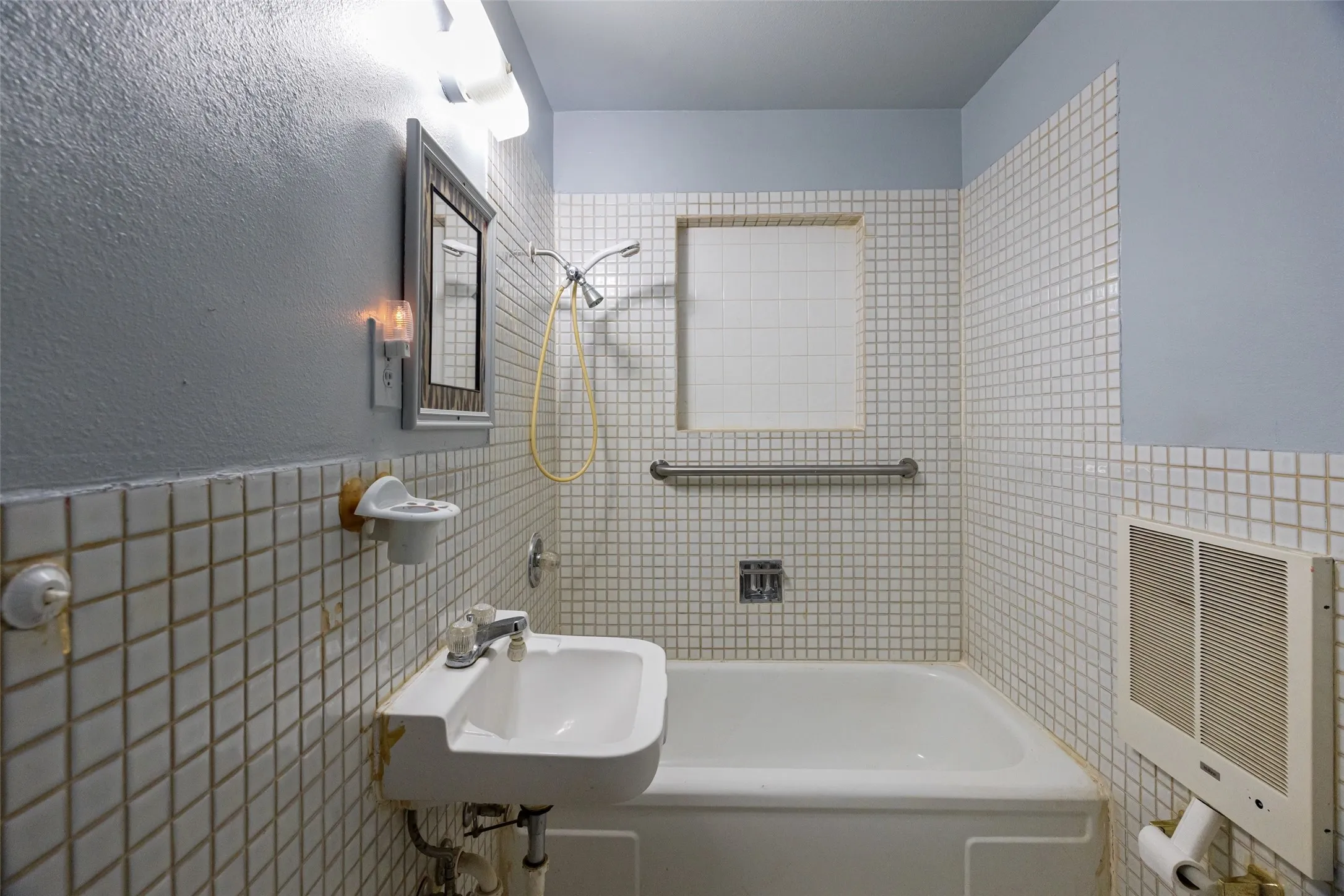Single Family Residence For Sale in Bosque County , 201 N 1st Street, Cranfills Gap, Texas 76637, 4 Bedroom, 3 Bathroom, 2 Garage spaces, 2,096 Sqft, built in 1935, mls#20768610, Real Estate Agent in Cranfills Gap, Homes For Sale in Bosque county, Homes For Sale in Cranfills Gap, Realtor in Cranfills Gap Texas, Real Estate Brokerage Independent Realty Texas, Luminita Cordes Realtor