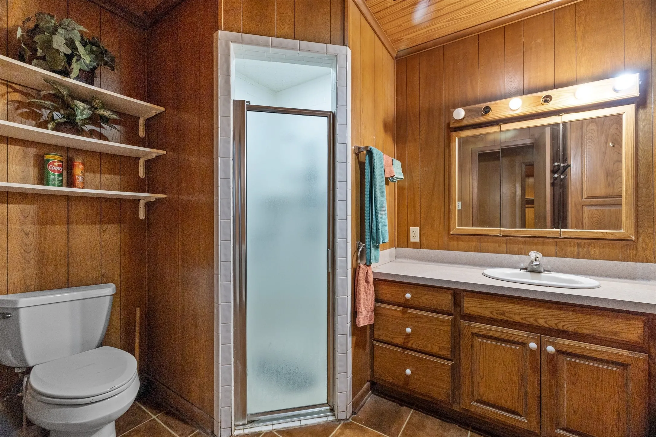 Single Family Residence For Sale in Bosque County , 201 N 1st Street, Cranfills Gap, Texas 76637, 4 Bedroom, 3 Bathroom, 2 Garage spaces, 2,096 Sqft, built in 1935, mls#20768610, Real Estate Agent in Cranfills Gap, Homes For Sale in Bosque county, Homes For Sale in Cranfills Gap, Realtor in Cranfills Gap Texas, Real Estate Brokerage Independent Realty Texas, Luminita Cordes Realtor