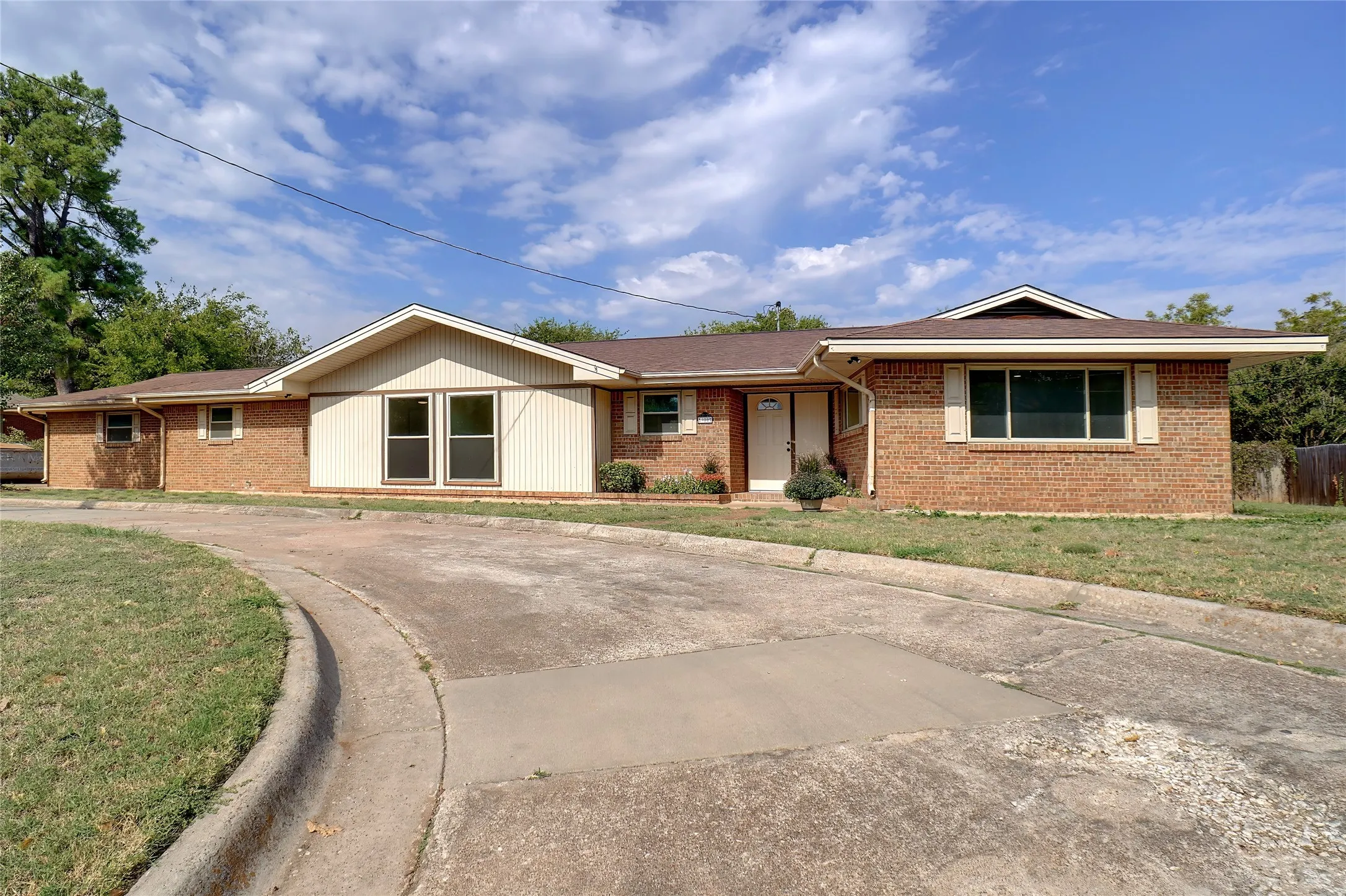 Ranch-style home featuring a front yard