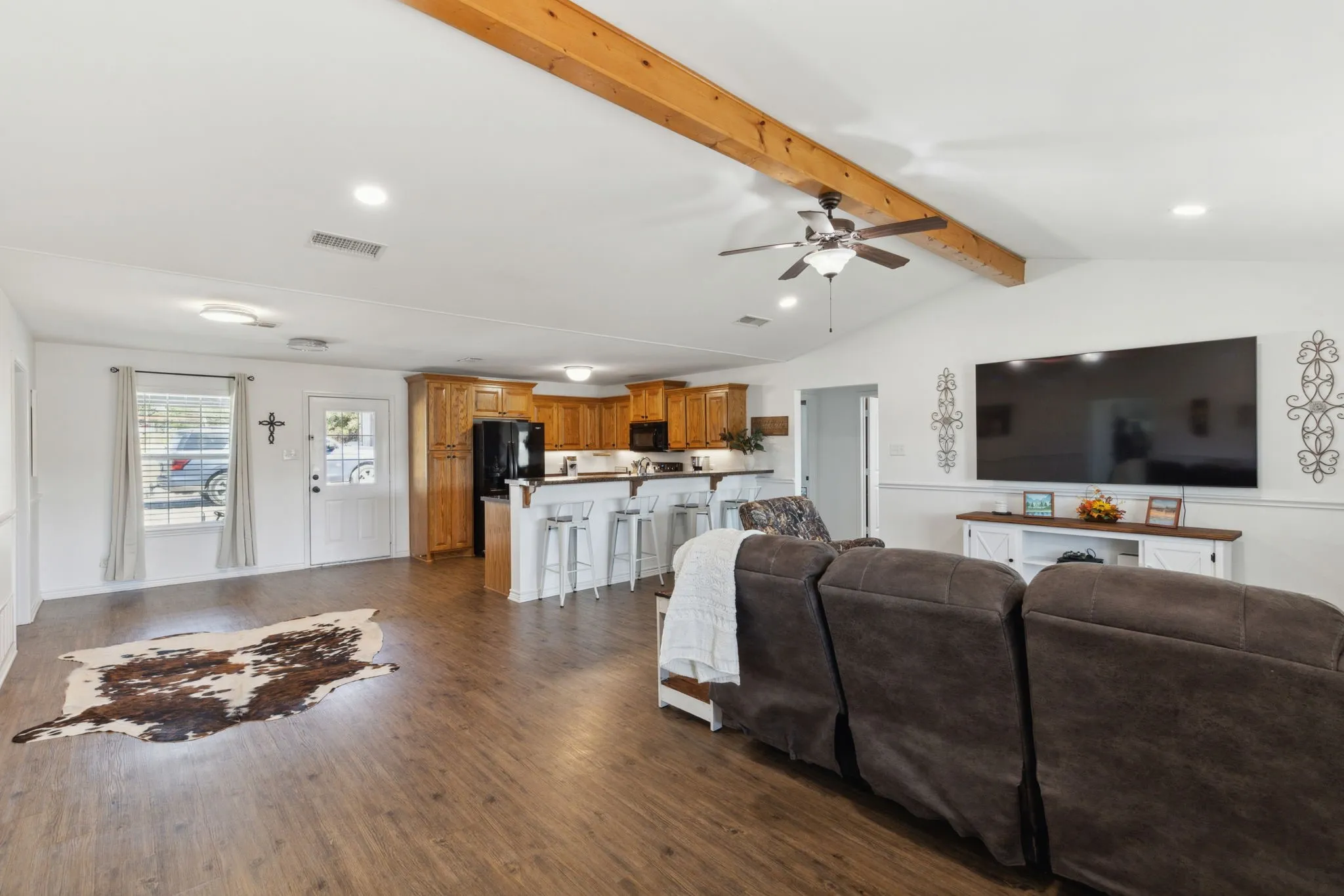 Single Family Residence For Sale in Rains County , 2068 W US Highway 69, Emory, Texas 75440, 3 Bedrooms, 2 Bathrooms, 2 Garage spaces, 1,728 Sqft, built in 2012, Preowned, Price $424,990, mls#20770163, Real Estate Agent in Emory, Homes For Sale in Rains county, Homes For Sale in Emory, Realtor in Emory Texas, Real Estate Brokerage Independent Realty Texas, Luminita Cordes Realtor