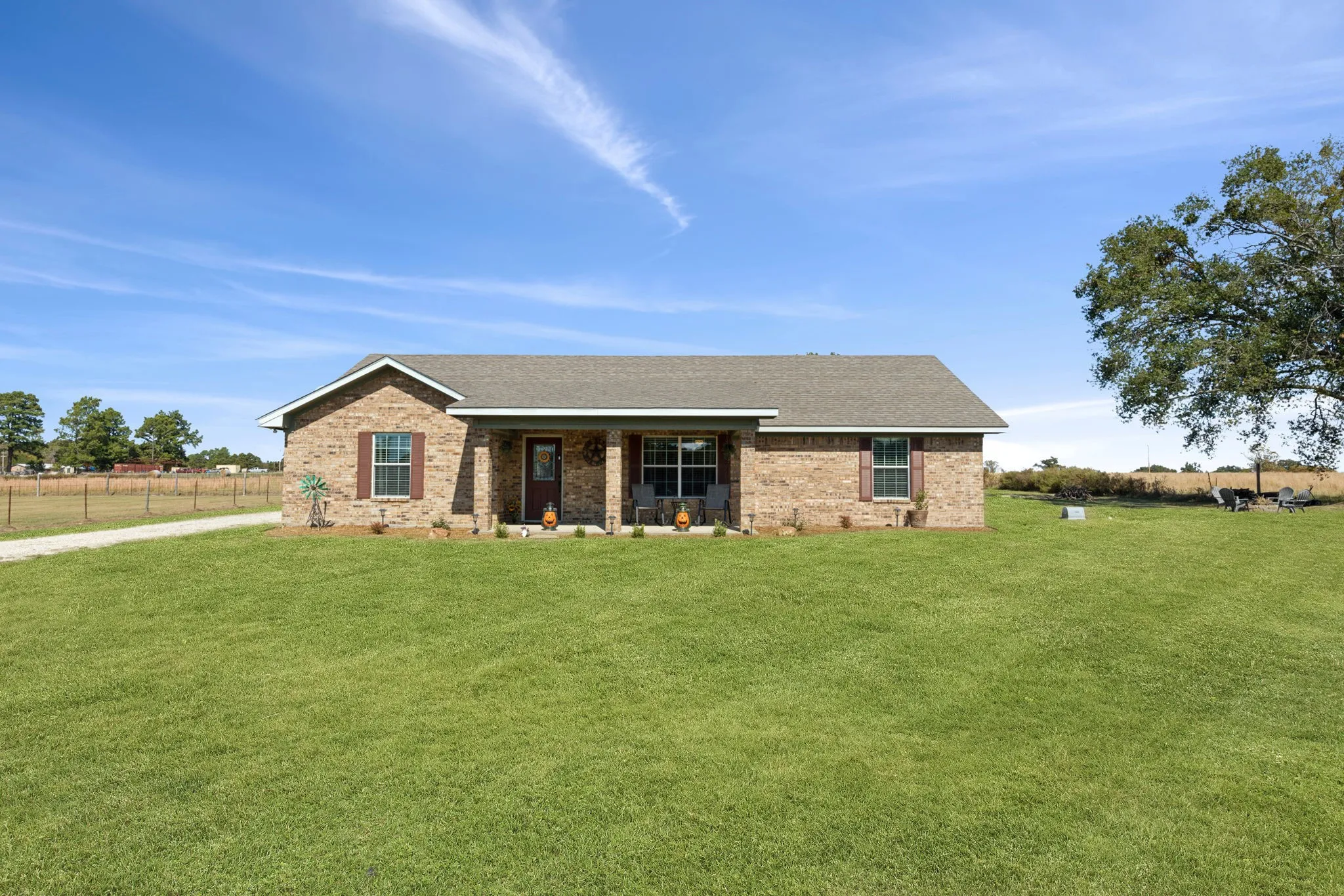 Single Family Residence For Sale in Rains County , 2068 W US Highway 69, Emory, Texas 75440, 3 Bedrooms, 2 Bathrooms, 2 Garage spaces, 1,728 Sqft, built in 2012, Preowned, Price $424,990, mls#20770163, Real Estate Agent in Emory, Homes For Sale in Rains county, Homes For Sale in Emory, Realtor in Emory Texas, Real Estate Brokerage Independent Realty Texas, Luminita Cordes Realtor