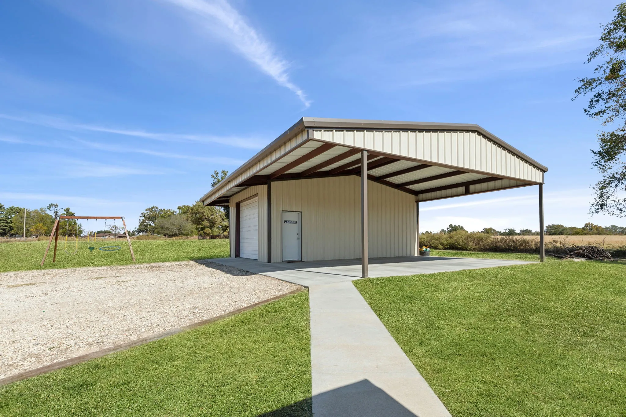 Single Family Residence For Sale in Rains County , 2068 W US Highway 69, Emory, Texas 75440, 3 Bedrooms, 2 Bathrooms, 2 Garage spaces, 1,728 Sqft, built in 2012, Preowned, Price $424,990, mls#20770163, Real Estate Agent in Emory, Homes For Sale in Rains county, Homes For Sale in Emory, Realtor in Emory Texas, Real Estate Brokerage Independent Realty Texas, Luminita Cordes Realtor