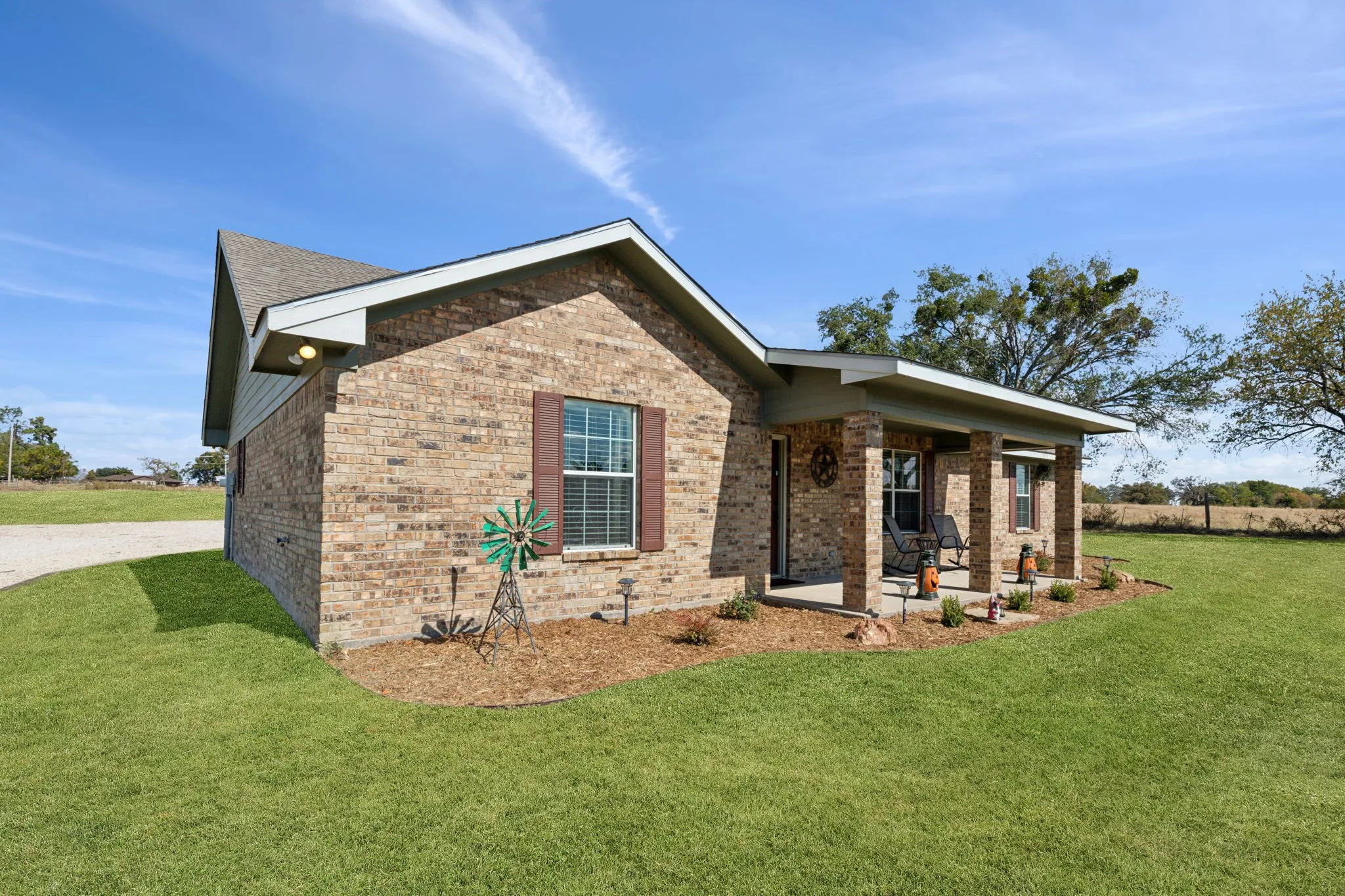 Single Family Residence For Sale in Rains County , 2068 W US Highway 69, Emory, Texas 75440, 3 Bedrooms, 2 Bathrooms, 2 Garage spaces, 1,728 Sqft, built in 2012, Preowned, Price $424,990, mls#20770163, Real Estate Agent in Emory, Homes For Sale in Rains county, Homes For Sale in Emory, Realtor in Emory Texas, Real Estate Brokerage Independent Realty Texas, Luminita Cordes Realtor