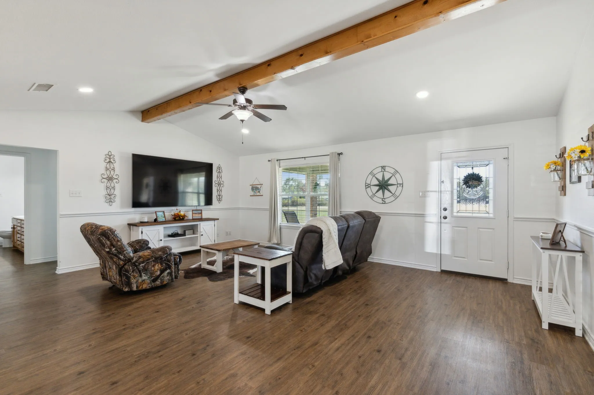 Single Family Residence For Sale in Rains County , 2068 W US Highway 69, Emory, Texas 75440, 3 Bedrooms, 2 Bathrooms, 2 Garage spaces, 1,728 Sqft, built in 2012, Preowned, Price $424,990, mls#20770163, Real Estate Agent in Emory, Homes For Sale in Rains county, Homes For Sale in Emory, Realtor in Emory Texas, Real Estate Brokerage Independent Realty Texas, Luminita Cordes Realtor