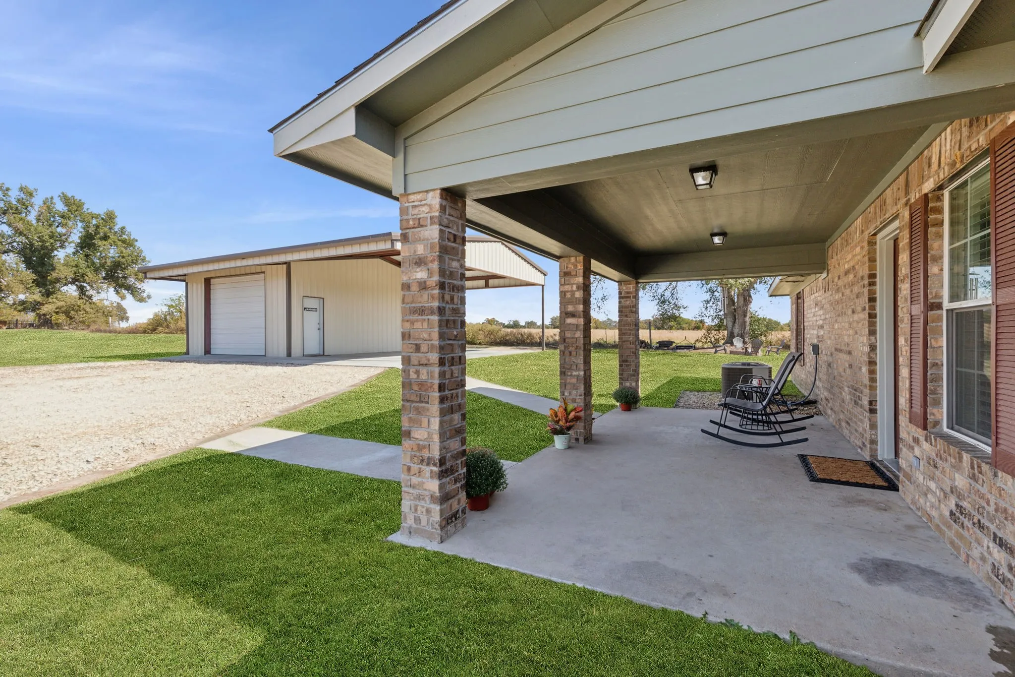 Single Family Residence For Sale in Rains County , 2068 W US Highway 69, Emory, Texas 75440, 3 Bedrooms, 2 Bathrooms, 2 Garage spaces, 1,728 Sqft, built in 2012, Preowned, Price $424,990, mls#20770163, Real Estate Agent in Emory, Homes For Sale in Rains county, Homes For Sale in Emory, Realtor in Emory Texas, Real Estate Brokerage Independent Realty Texas, Luminita Cordes Realtor