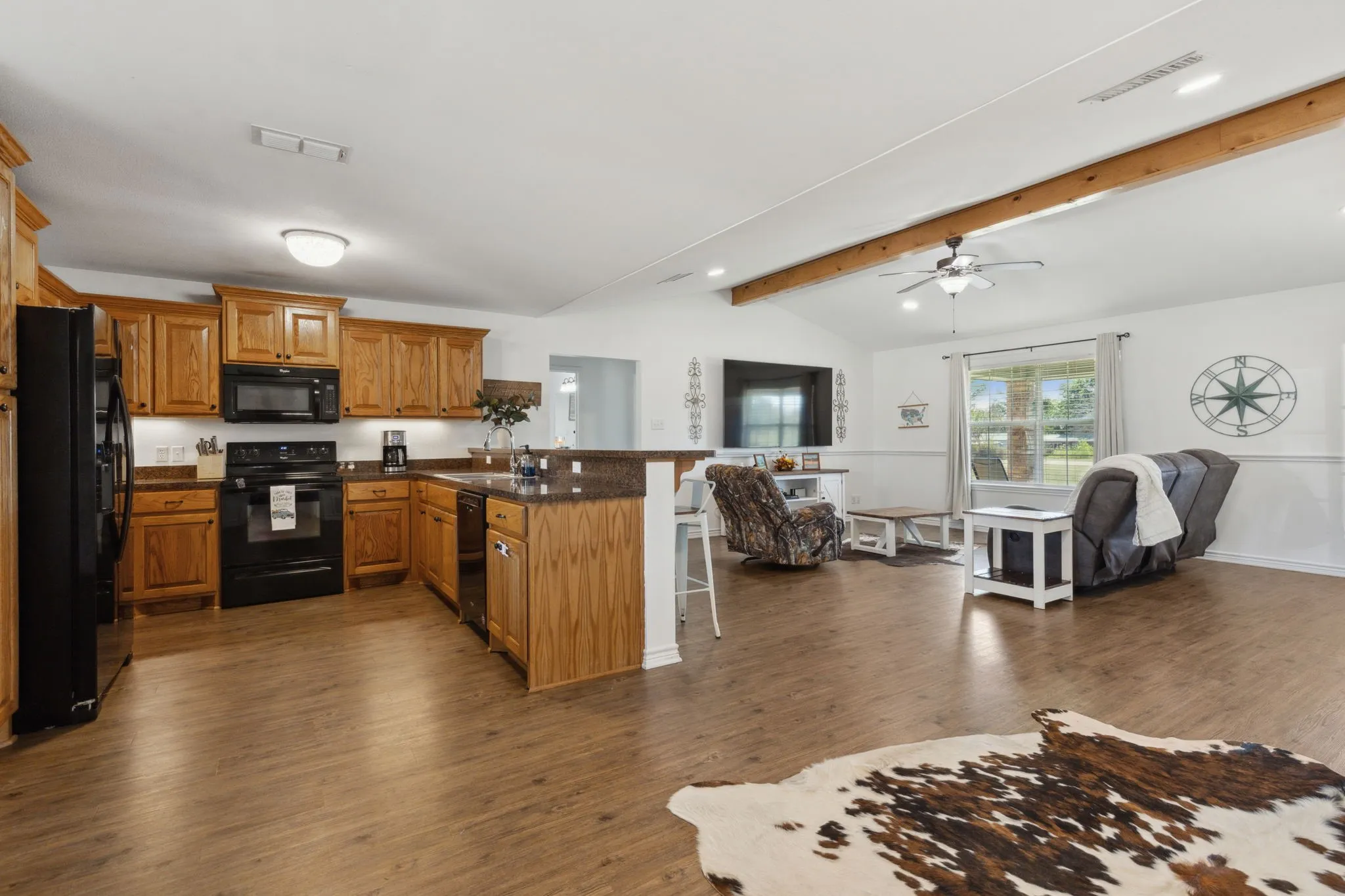 Single Family Residence For Sale in Rains County , 2068 W US Highway 69, Emory, Texas 75440, 3 Bedrooms, 2 Bathrooms, 2 Garage spaces, 1,728 Sqft, built in 2012, Preowned, Price $424,990, mls#20770163, Real Estate Agent in Emory, Homes For Sale in Rains county, Homes For Sale in Emory, Realtor in Emory Texas, Real Estate Brokerage Independent Realty Texas, Luminita Cordes Realtor