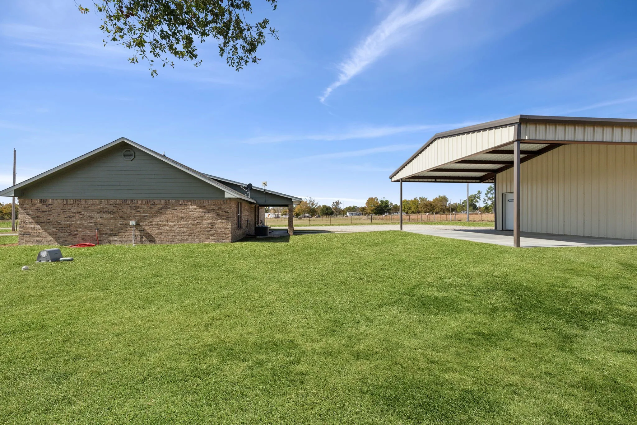 Single Family Residence For Sale in Rains County , 2068 W US Highway 69, Emory, Texas 75440, 3 Bedrooms, 2 Bathrooms, 2 Garage spaces, 1,728 Sqft, built in 2012, Preowned, Price $424,990, mls#20770163, Real Estate Agent in Emory, Homes For Sale in Rains county, Homes For Sale in Emory, Realtor in Emory Texas, Real Estate Brokerage Independent Realty Texas, Luminita Cordes Realtor