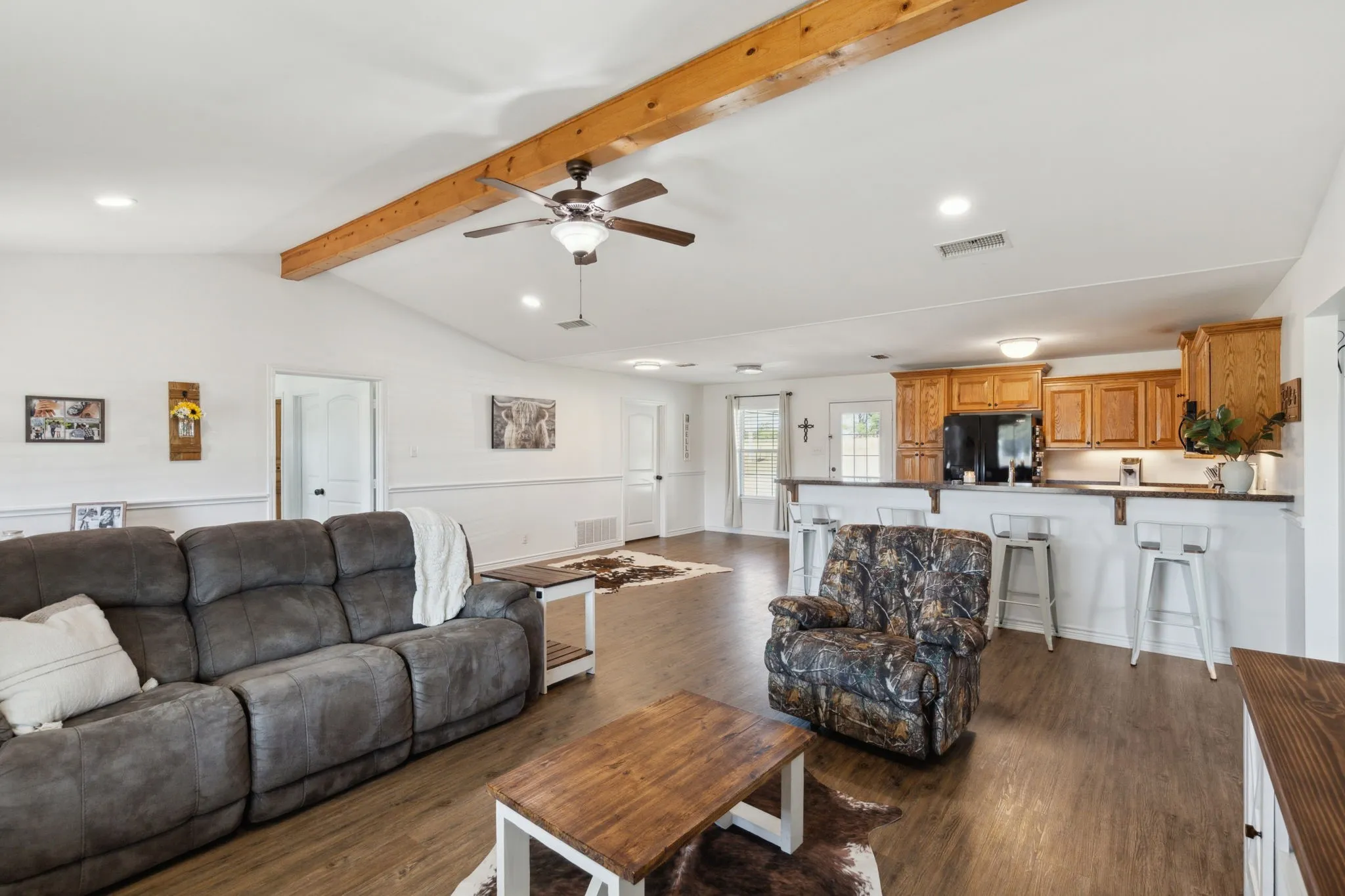 Single Family Residence For Sale in Rains County , 2068 W US Highway 69, Emory, Texas 75440, 3 Bedrooms, 2 Bathrooms, 2 Garage spaces, 1,728 Sqft, built in 2012, Preowned, Price $424,990, mls#20770163, Real Estate Agent in Emory, Homes For Sale in Rains county, Homes For Sale in Emory, Realtor in Emory Texas, Real Estate Brokerage Independent Realty Texas, Luminita Cordes Realtor
