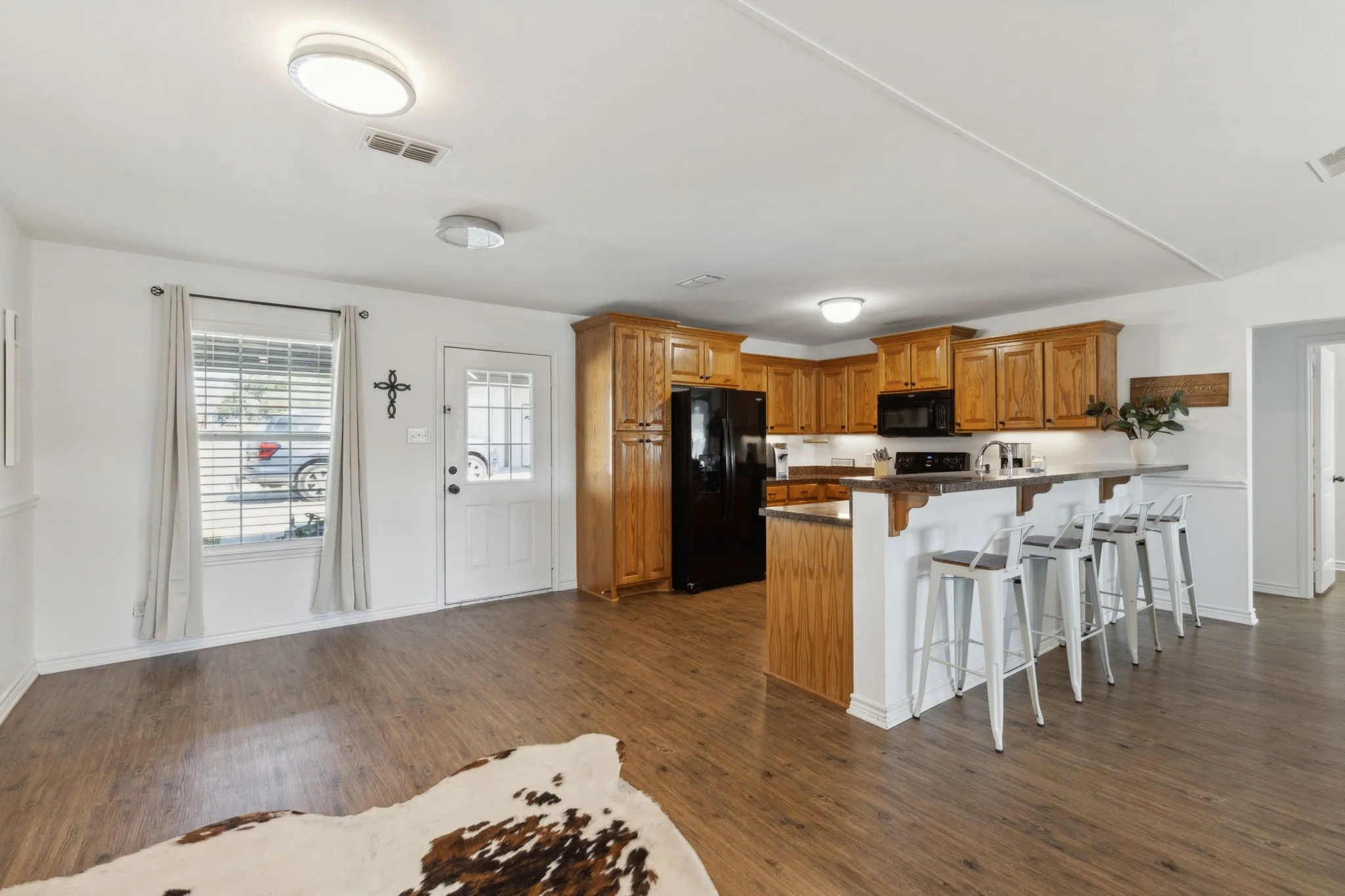 Single Family Residence For Sale in Rains County , 2068 W US Highway 69, Emory, Texas 75440, 3 Bedrooms, 2 Bathrooms, 2 Garage spaces, 1,728 Sqft, built in 2012, Preowned, Price $424,990, mls#20770163, Real Estate Agent in Emory, Homes For Sale in Rains county, Homes For Sale in Emory, Realtor in Emory Texas, Real Estate Brokerage Independent Realty Texas, Luminita Cordes Realtor