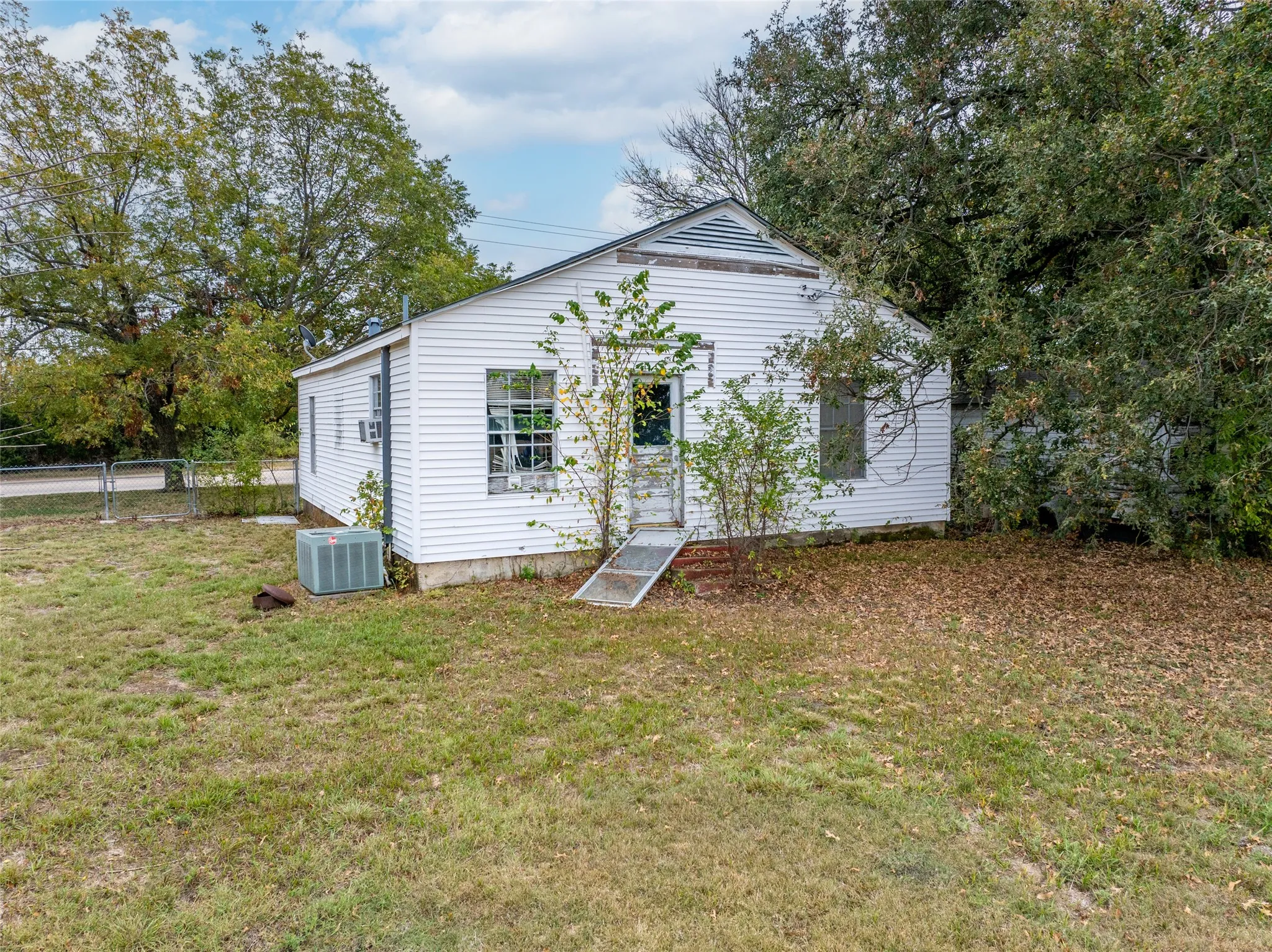 Improved Land For Sale in Dallas County , 445 W STATE HWY 352, Mesquite, Texas 75149, 0, 0, Garage spaces, 0 Sqft, built in 1970, mls#20772317, Real Estate Agent in Mesquite, Homes For Sale in Dallas county, Homes For Sale in Mesquite, Realtor in Mesquite Texas, Real Estate Brokerage Independent Realty Texas, Luminita Cordes Realtor