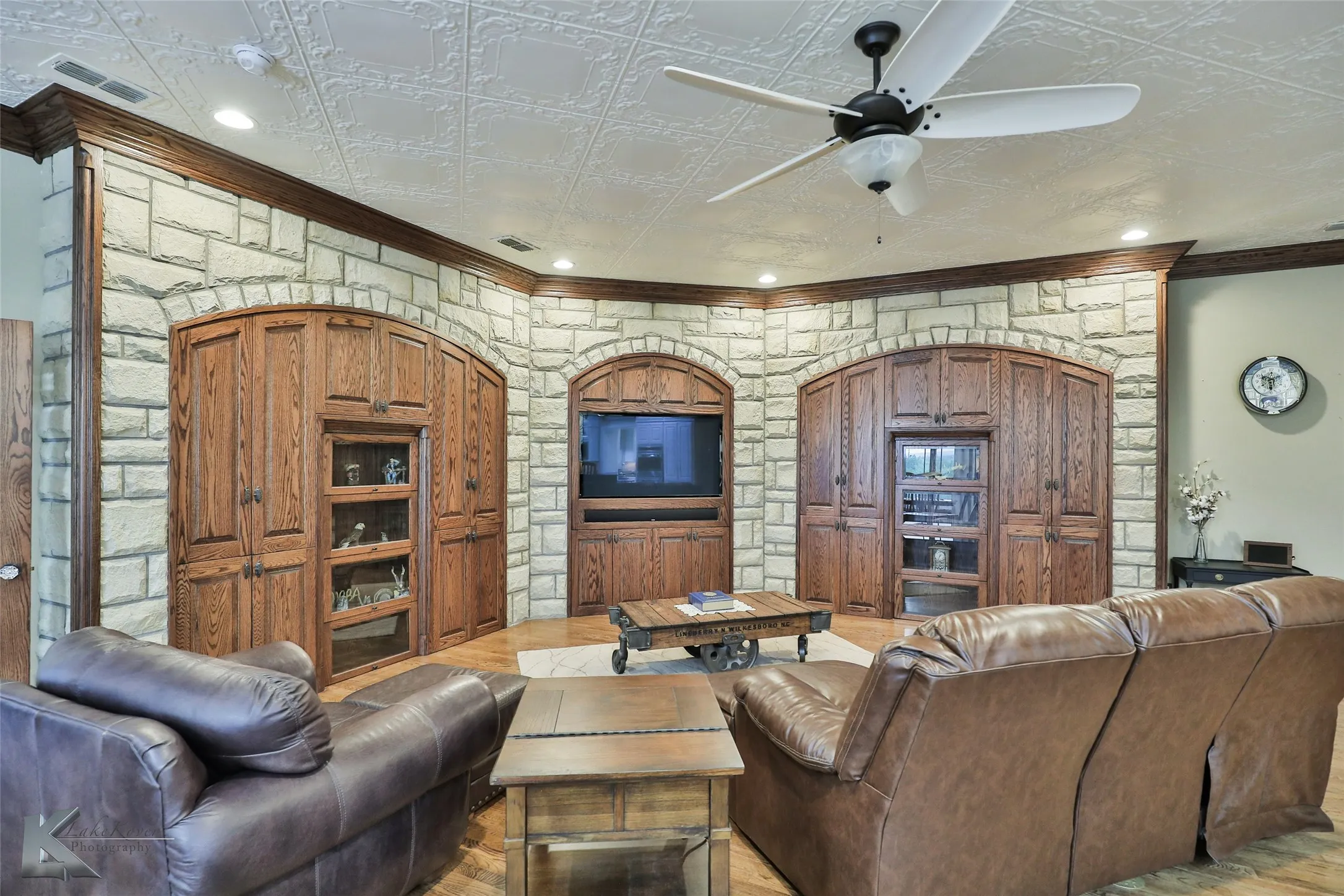Single Family Residence For Sale in Taylor County , 11033 Fm 1235, Buffalo Gap, Texas 79508, 3 Bedrooms, 4 Bathrooms, 3 Garage spaces, 4,024 Sqft, built in 1984, Price $895,000, mls#20772447, Real Estate Agent in Buffalo Gap, Homes For Sale in Taylor county, Homes For Sale in Buffalo Gap, Realtor in Buffalo Gap Texas, Real Estate Brokerage Independent Realty Texas, Luminita Cordes Realtor