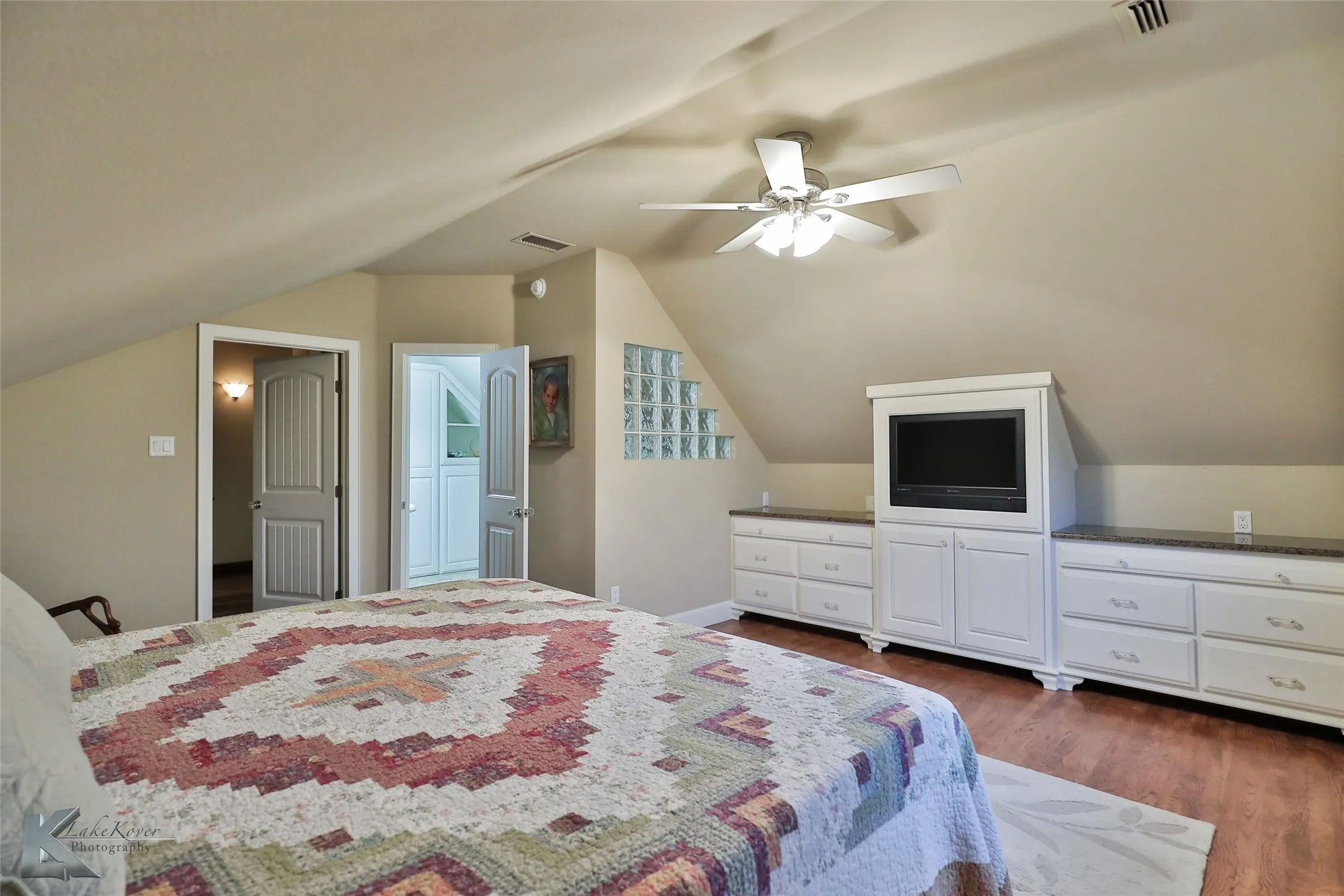 Single Family Residence For Sale in Taylor County , 11033 Fm 1235, Buffalo Gap, Texas 79508, 3 Bedrooms, 4 Bathrooms, 3 Garage spaces, 4,024 Sqft, built in 1984, Price $895,000, mls#20772447, Real Estate Agent in Buffalo Gap, Homes For Sale in Taylor county, Homes For Sale in Buffalo Gap, Realtor in Buffalo Gap Texas, Real Estate Brokerage Independent Realty Texas, Luminita Cordes Realtor