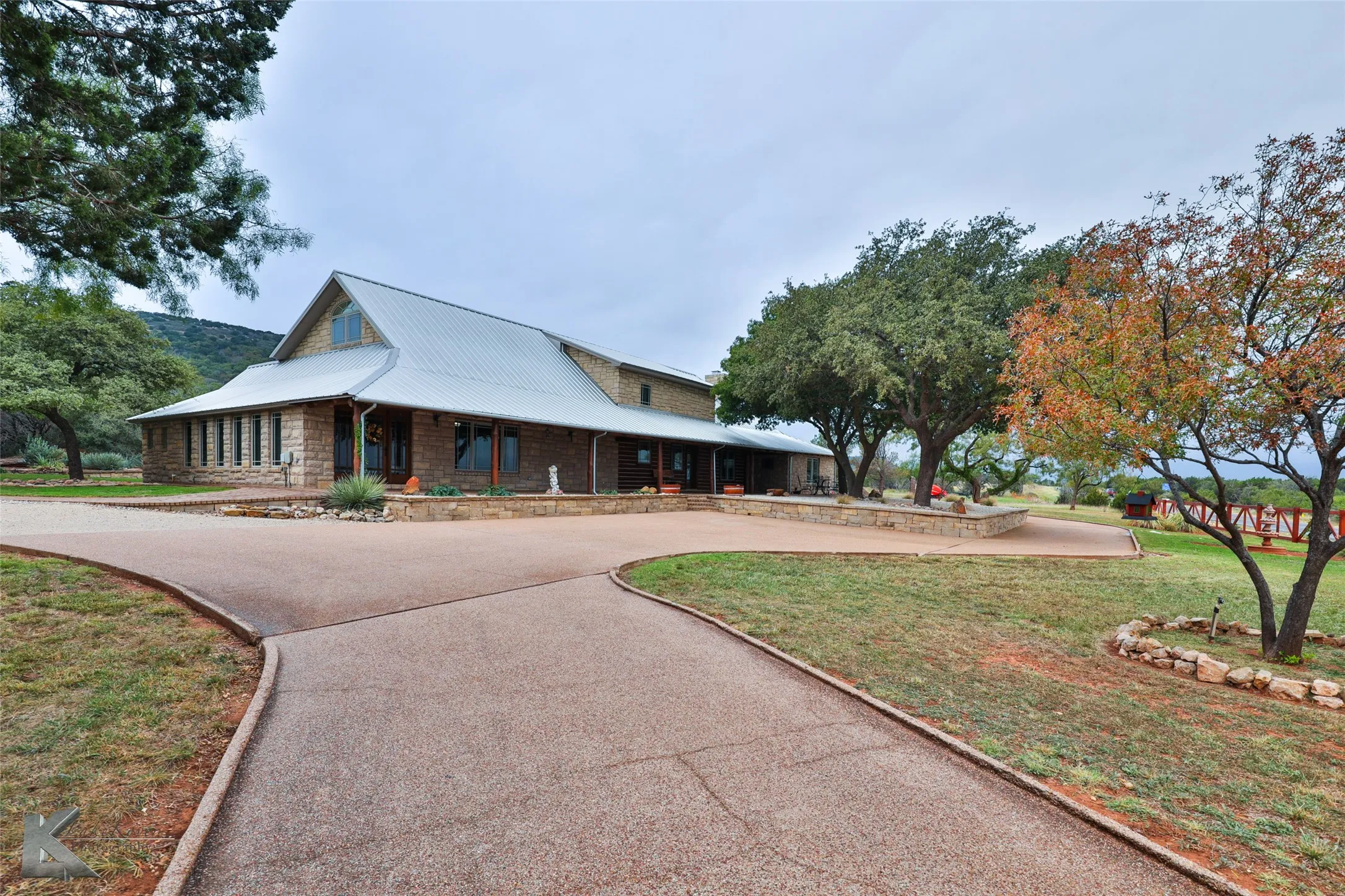 Single Family Residence For Sale in Taylor County , 11033 Fm 1235, Buffalo Gap, Texas 79508, 3 Bedrooms, 4 Bathrooms, 3 Garage spaces, 4,024 Sqft, built in 1984, Price $895,000, mls#20772447, Real Estate Agent in Buffalo Gap, Homes For Sale in Taylor county, Homes For Sale in Buffalo Gap, Realtor in Buffalo Gap Texas, Real Estate Brokerage Independent Realty Texas, Luminita Cordes Realtor