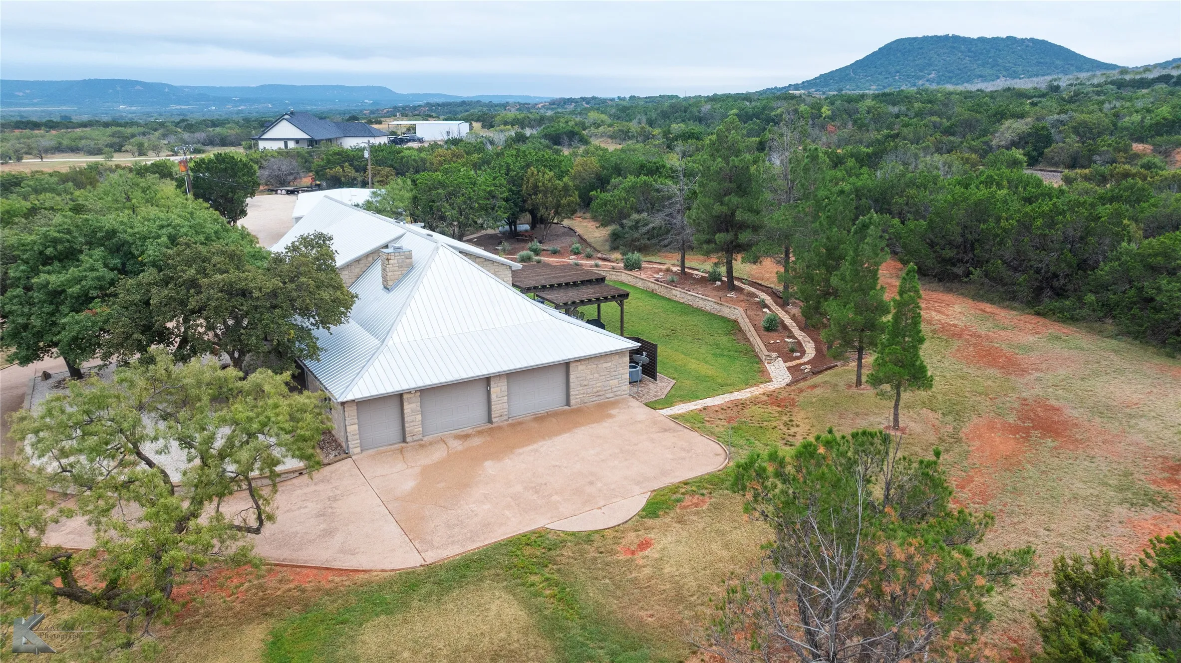 Single Family Residence For Sale in Taylor County , 11033 Fm 1235, Buffalo Gap, Texas 79508, 3 Bedrooms, 4 Bathrooms, 3 Garage spaces, 4,024 Sqft, built in 1984, Price $895,000, mls#20772447, Real Estate Agent in Buffalo Gap, Homes For Sale in Taylor county, Homes For Sale in Buffalo Gap, Realtor in Buffalo Gap Texas, Real Estate Brokerage Independent Realty Texas, Luminita Cordes Realtor