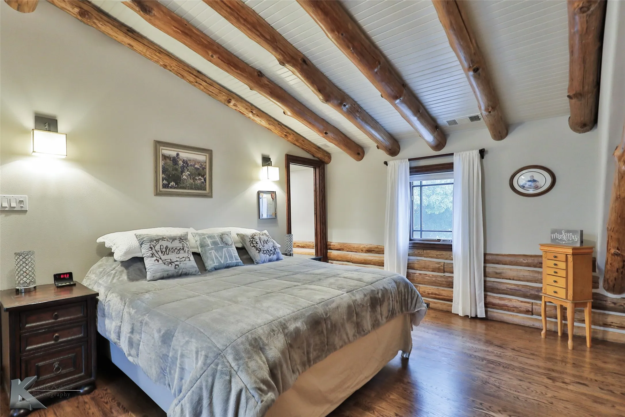 Single Family Residence For Sale in Taylor County , 11033 Fm 1235, Buffalo Gap, Texas 79508, 3 Bedrooms, 4 Bathrooms, 3 Garage spaces, 4,024 Sqft, built in 1984, Price $895,000, mls#20772447, Real Estate Agent in Buffalo Gap, Homes For Sale in Taylor county, Homes For Sale in Buffalo Gap, Realtor in Buffalo Gap Texas, Real Estate Brokerage Independent Realty Texas, Luminita Cordes Realtor