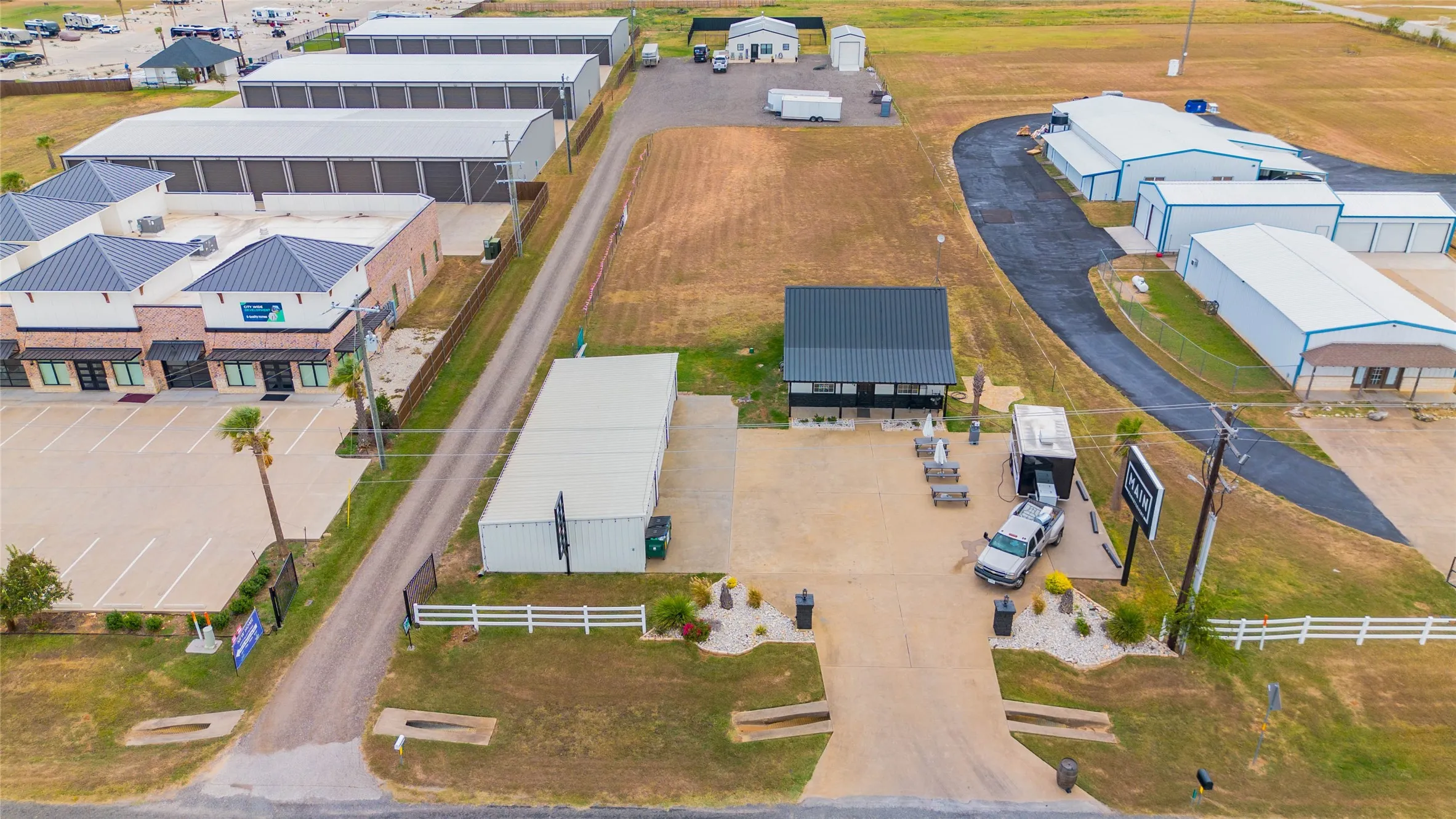 Single Family Residence For Sale in Hill County , 5528 FM933, Whitney, Texas 76692, 2 Bedroom, 2 Bathroom, 3 Garage spaces, 1,250 Sqft, built in 1995, Preowned, mls#20772123, Real Estate Agent in Whitney, Homes For Sale in Hill county, Homes For Sale in Whitney, Realtor in Whitney Texas, Real Estate Brokerage Independent Realty Texas, Luminita Cordes Realtor