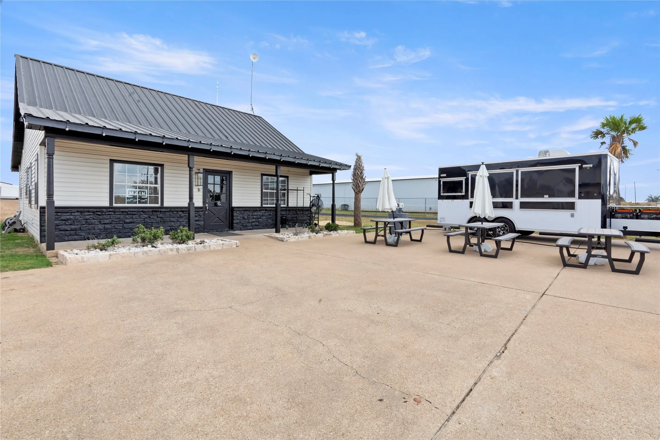 Single Family Residence For Sale in Hill County , 5528 FM933, Whitney, Texas 76692, 2 Bedroom, 2 Bathroom, 3 Garage spaces, 1,250 Sqft, built in 1995, Preowned, mls#20772123, Real Estate Agent in Whitney, Homes For Sale in Hill county, Homes For Sale in Whitney, Realtor in Whitney Texas, Real Estate Brokerage Independent Realty Texas, Luminita Cordes Realtor