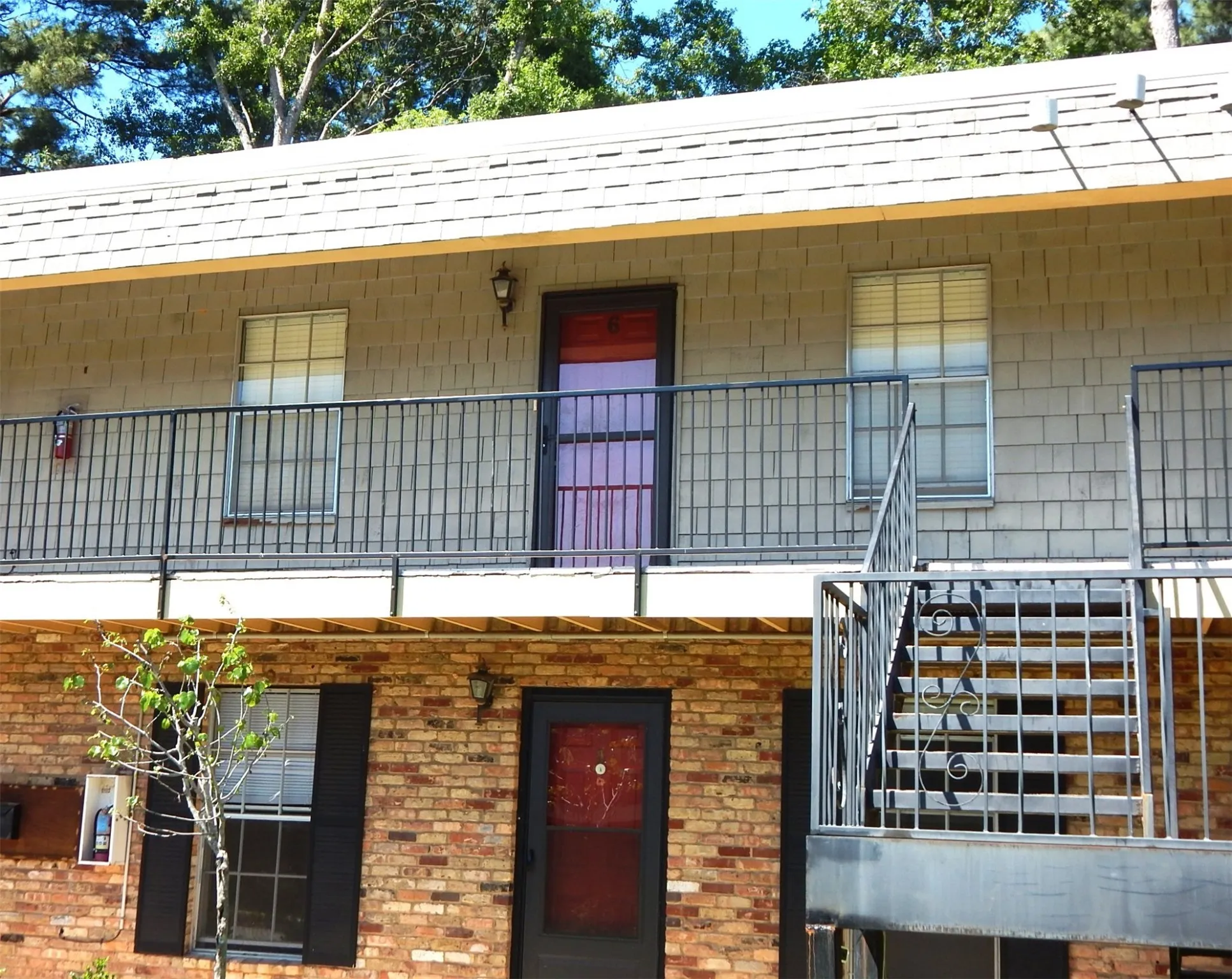 Condominium For Sale in Gregg County , 1600 N 7th Street 6, Longview, Texas 75601, 1 Bedroom, 1 Bathroom, Garage spaces, 700 Sqft, built in 1970, Price $76,000, mls#20774835, Real Estate Agent in Longview, Homes For Sale in Gregg county, Homes For Sale in Longview, Realtor in Longview Texas, Real Estate Brokerage Independent Realty Texas, Luminita Cordes Realtor