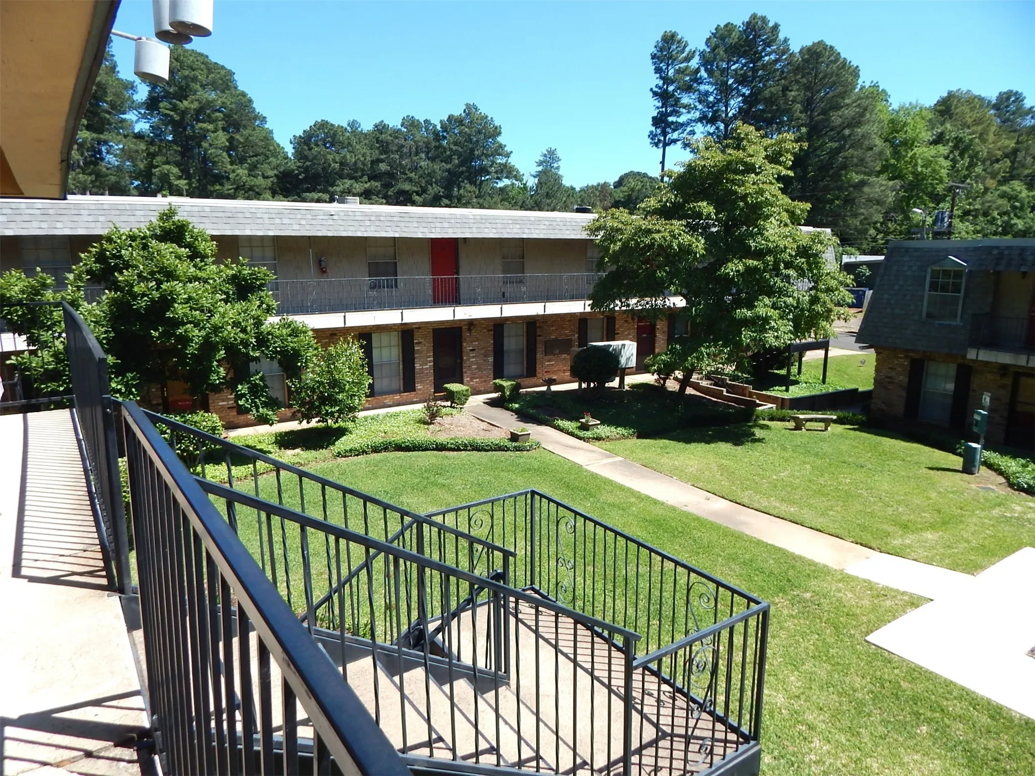 Condominium For Sale in Gregg County , 1600 N 7th Street 6, Longview, Texas 75601, 1 Bedroom, 1 Bathroom, Garage spaces, 700 Sqft, built in 1970, Price $76,000, mls#20774835, Real Estate Agent in Longview, Homes For Sale in Gregg county, Homes For Sale in Longview, Realtor in Longview Texas, Real Estate Brokerage Independent Realty Texas, Luminita Cordes Realtor