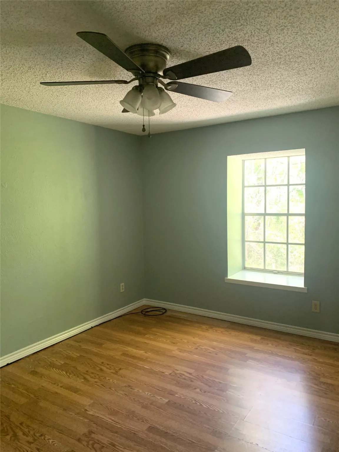 Condominium For Sale in Gregg County , 1600 N 7th Street 6, Longview, Texas 75601, 1 Bedroom, 1 Bathroom, Garage spaces, 700 Sqft, built in 1970, Price $76,000, mls#20774835, Real Estate Agent in Longview, Homes For Sale in Gregg county, Homes For Sale in Longview, Realtor in Longview Texas, Real Estate Brokerage Independent Realty Texas, Luminita Cordes Realtor