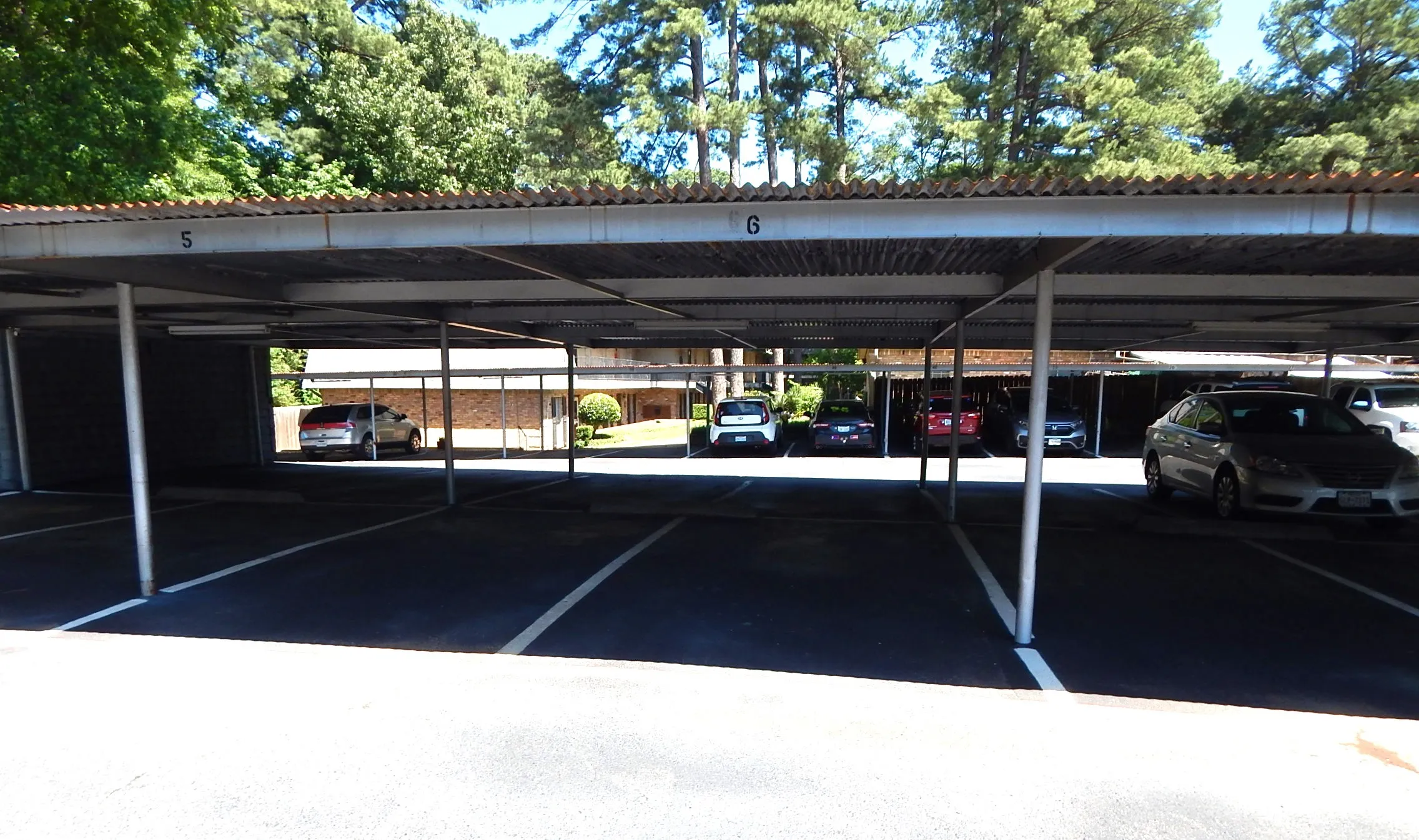 Condominium For Sale in Gregg County , 1600 N 7th Street 6, Longview, Texas 75601, 1 Bedroom, 1 Bathroom, Garage spaces, 700 Sqft, built in 1970, Price $76,000, mls#20774835, Real Estate Agent in Longview, Homes For Sale in Gregg county, Homes For Sale in Longview, Realtor in Longview Texas, Real Estate Brokerage Independent Realty Texas, Luminita Cordes Realtor