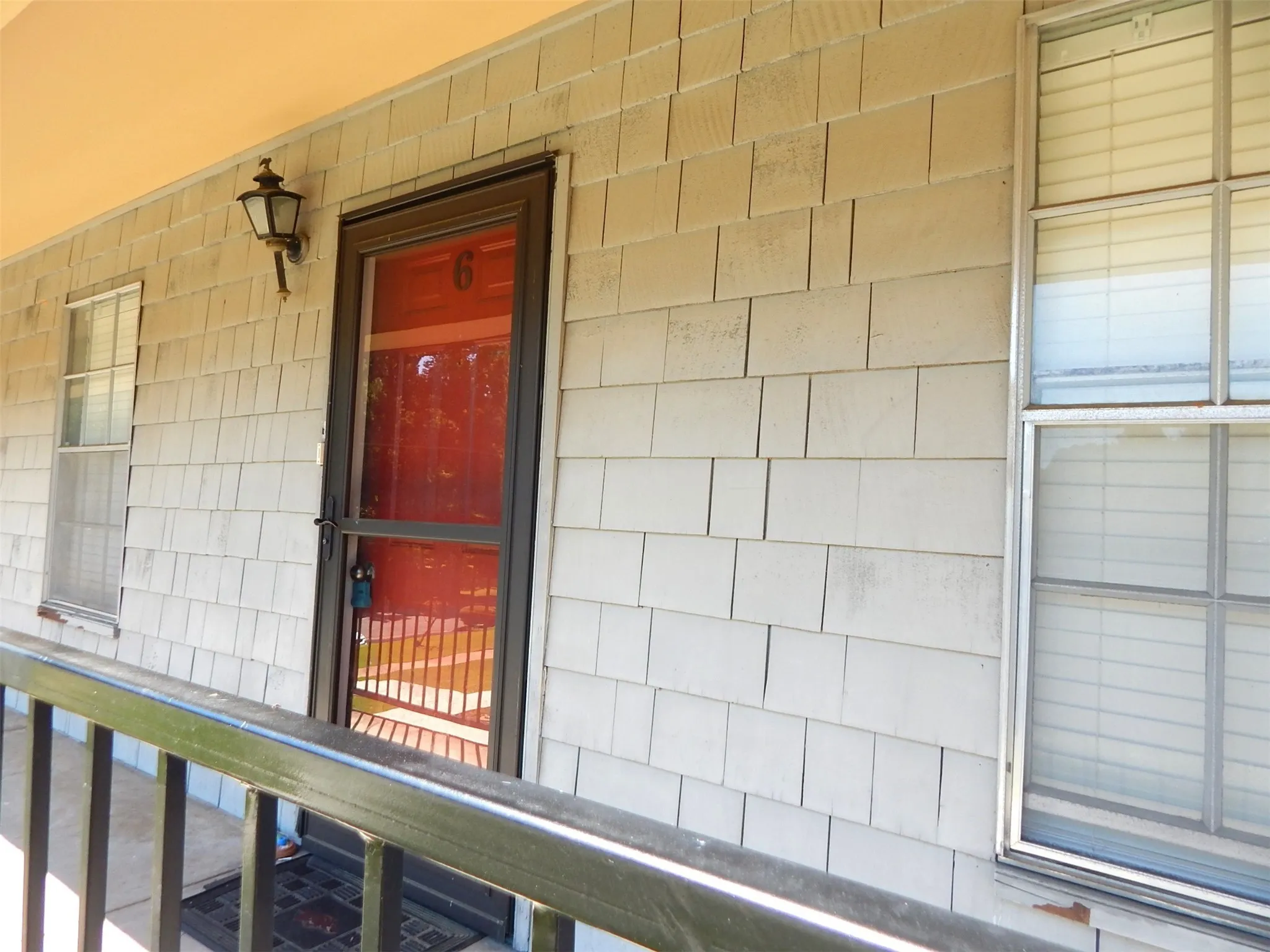 Condominium For Sale in Gregg County , 1600 N 7th Street 6, Longview, Texas 75601, 1 Bedroom, 1 Bathroom, Garage spaces, 700 Sqft, built in 1970, Price $76,000, mls#20774835, Real Estate Agent in Longview, Homes For Sale in Gregg county, Homes For Sale in Longview, Realtor in Longview Texas, Real Estate Brokerage Independent Realty Texas, Luminita Cordes Realtor