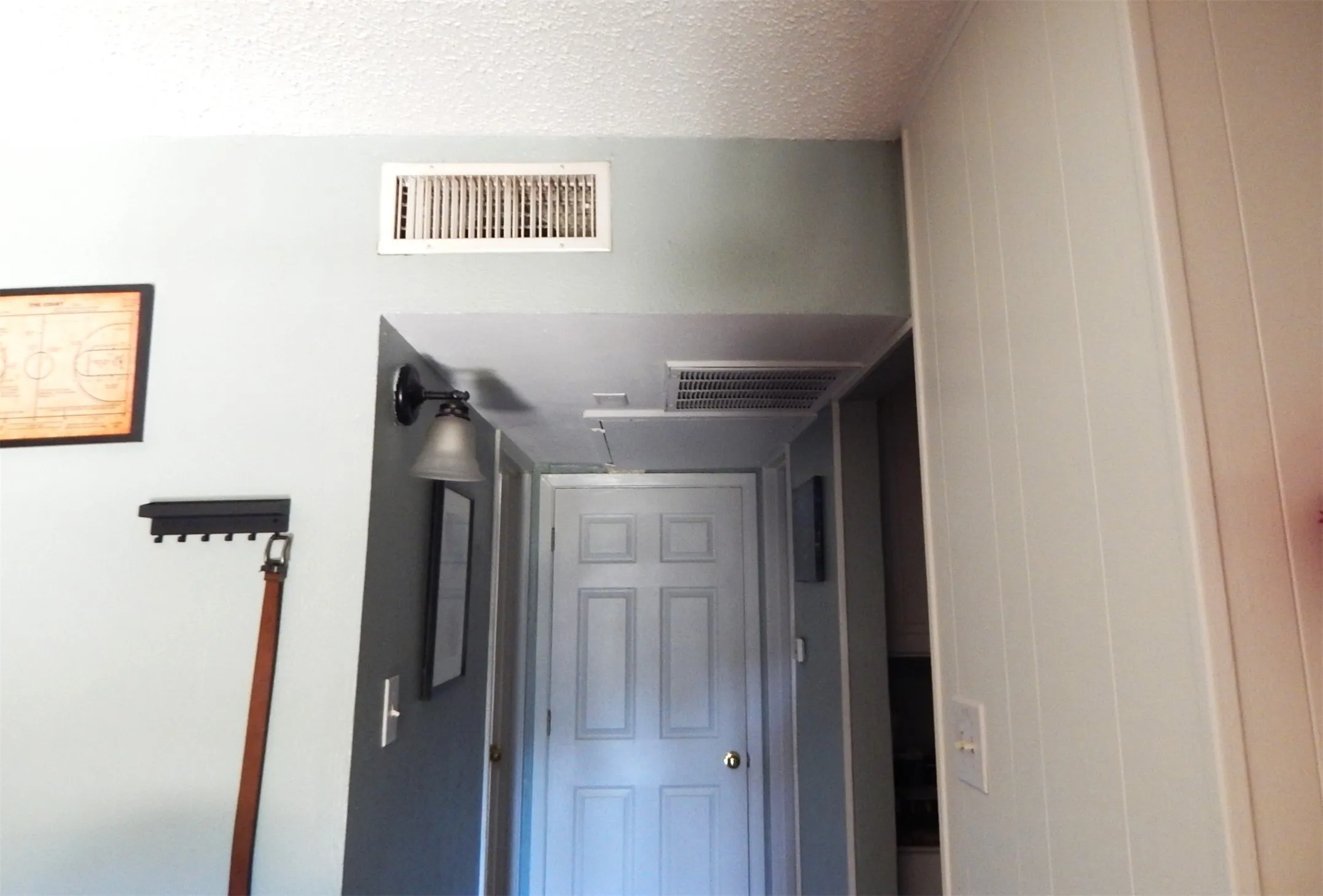 Condominium For Sale in Gregg County , 1600 N 7th Street 6, Longview, Texas 75601, 1 Bedroom, 1 Bathroom, Garage spaces, 700 Sqft, built in 1970, Price $76,000, mls#20774835, Real Estate Agent in Longview, Homes For Sale in Gregg county, Homes For Sale in Longview, Realtor in Longview Texas, Real Estate Brokerage Independent Realty Texas, Luminita Cordes Realtor