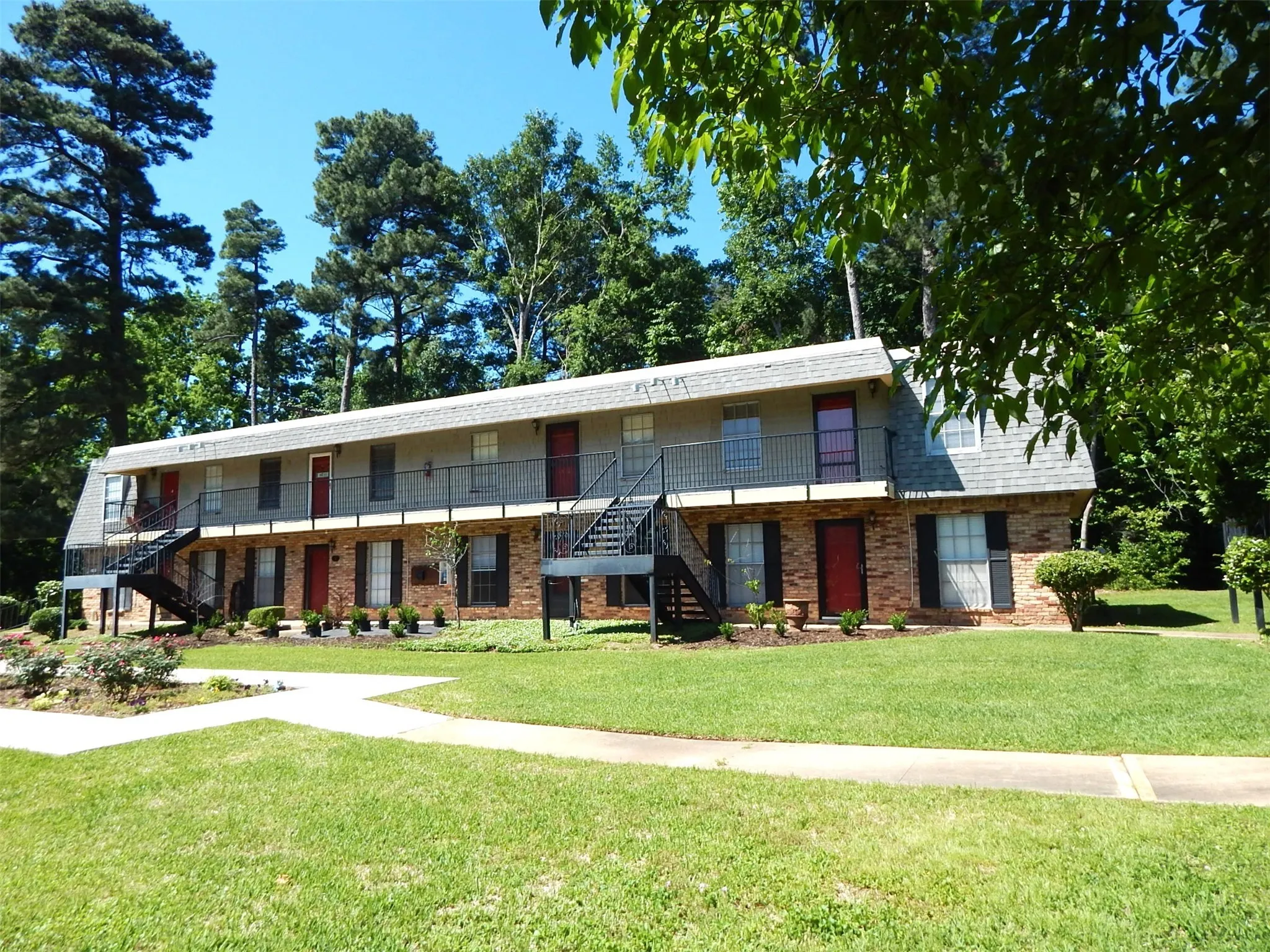 Condominium For Sale in Gregg County , 1600 N 7th Street 6, Longview, Texas 75601, 1 Bedroom, 1 Bathroom, Garage spaces, 700 Sqft, built in 1970, Price $76,000, mls#20774835, Real Estate Agent in Longview, Homes For Sale in Gregg county, Homes For Sale in Longview, Realtor in Longview Texas, Real Estate Brokerage Independent Realty Texas, Luminita Cordes Realtor