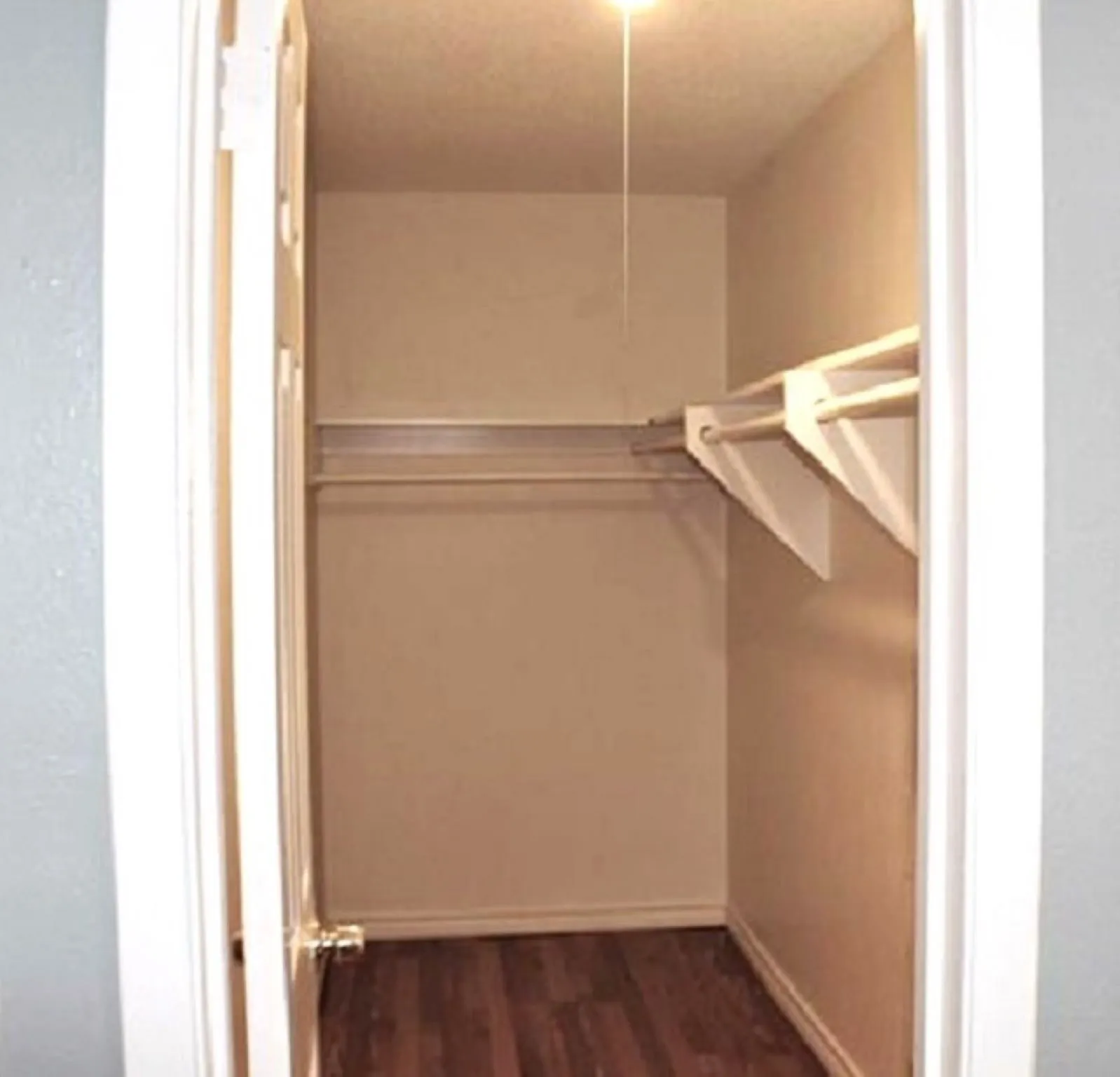 Condominium For Sale in Gregg County , 1600 N 7th Street 6, Longview, Texas 75601, 1 Bedroom, 1 Bathroom, Garage spaces, 700 Sqft, built in 1970, Price $76,000, mls#20774835, Real Estate Agent in Longview, Homes For Sale in Gregg county, Homes For Sale in Longview, Realtor in Longview Texas, Real Estate Brokerage Independent Realty Texas, Luminita Cordes Realtor