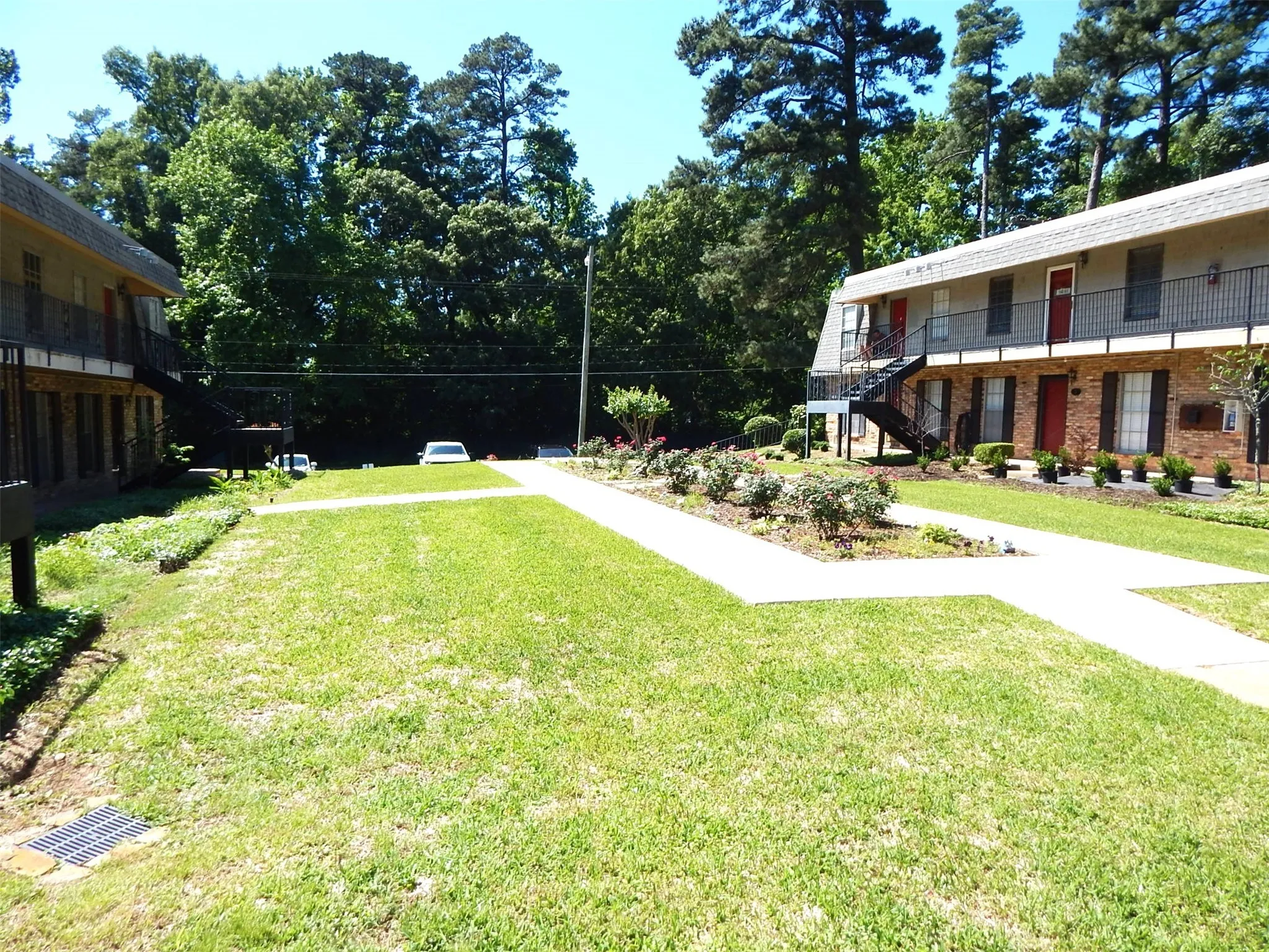 Condominium For Sale in Gregg County , 1600 N 7th Street 6, Longview, Texas 75601, 1 Bedroom, 1 Bathroom, Garage spaces, 700 Sqft, built in 1970, Price $76,000, mls#20774835, Real Estate Agent in Longview, Homes For Sale in Gregg county, Homes For Sale in Longview, Realtor in Longview Texas, Real Estate Brokerage Independent Realty Texas, Luminita Cordes Realtor