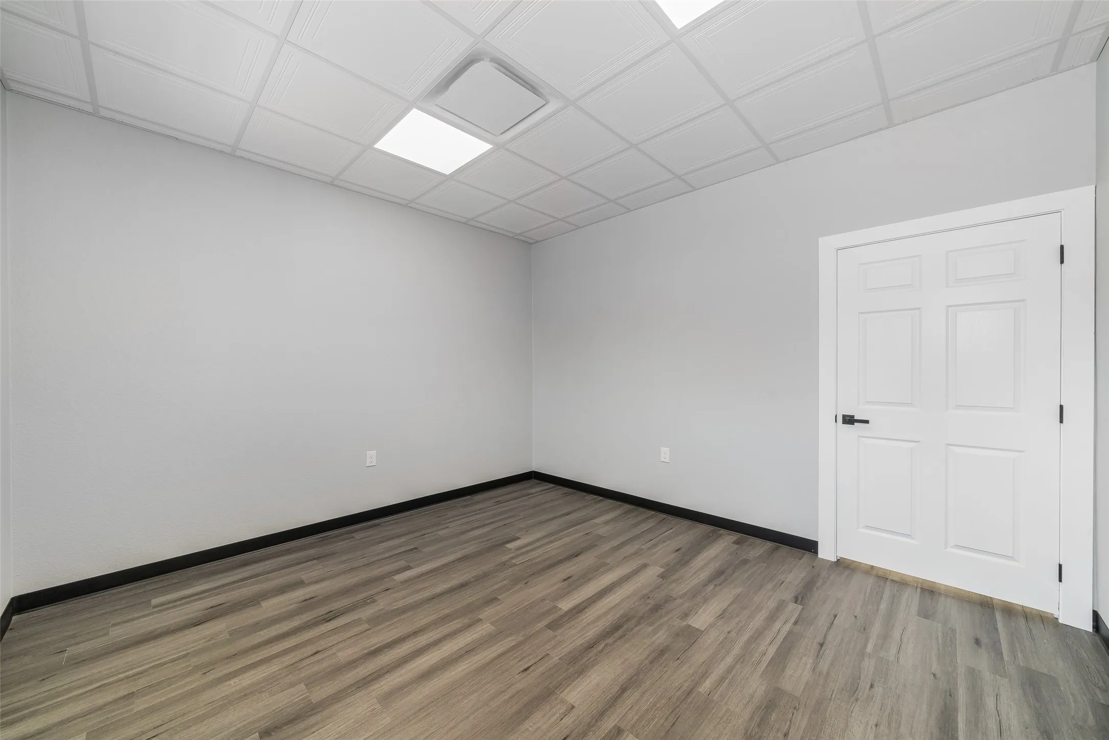 Secondary Office space from our premium floor plan which includes a rear office measuring 25 x 13