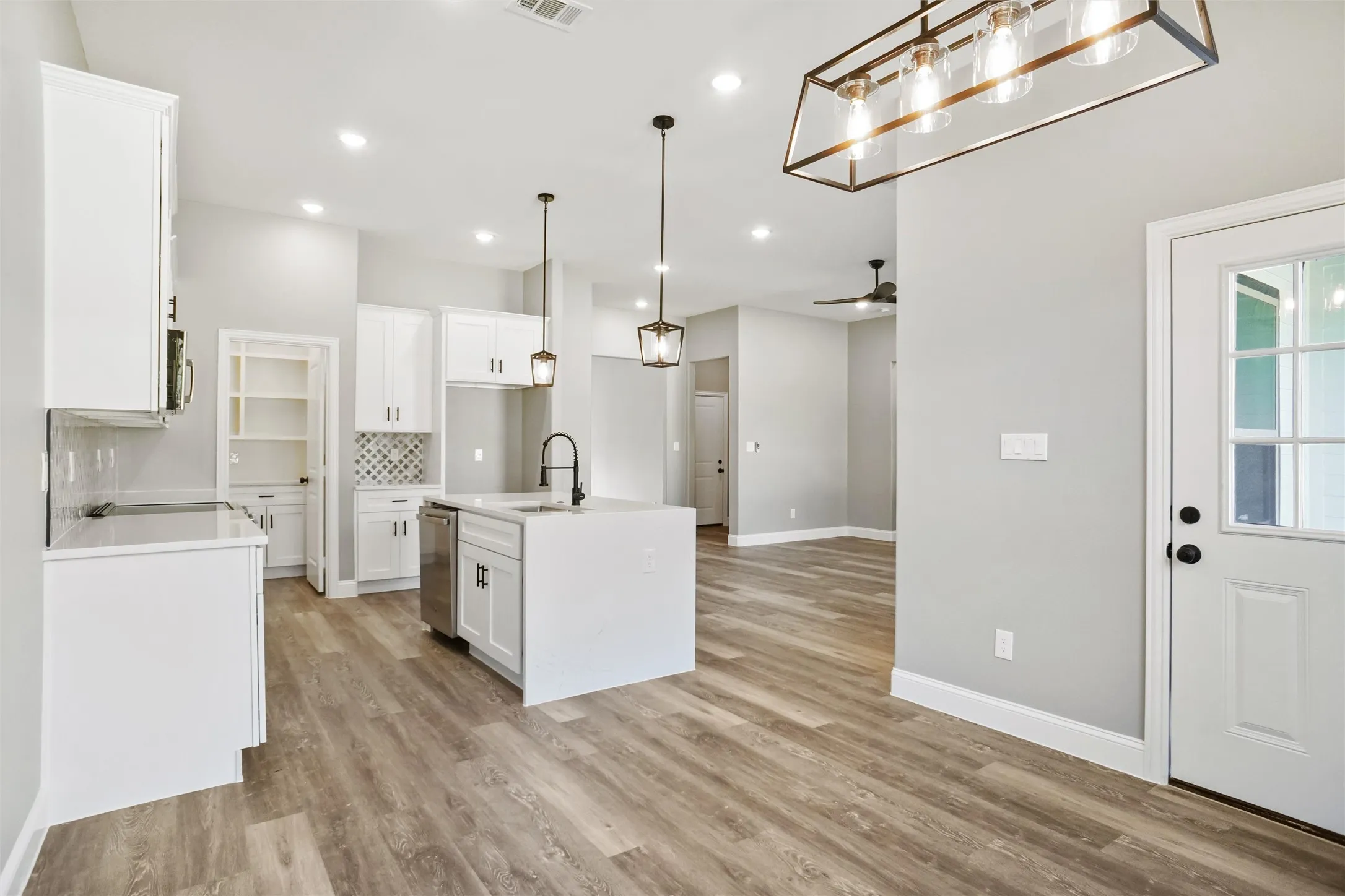 Single Family Residence For Sale in Hood County , 4913 Wichita Street, Granbury, Texas 76048, 3 Bedroom, 3 Bathroom, 2 Garage spaces, 1,749 Sqft, built in 2024, New Construction - Complete, mls#20779689, Real Estate Agent in Granbury, Homes For Sale in Hood county, Homes For Sale in Granbury, Realtor in Granbury Texas, Real Estate Brokerage Independent Realty Texas, Luminita Cordes Realtor