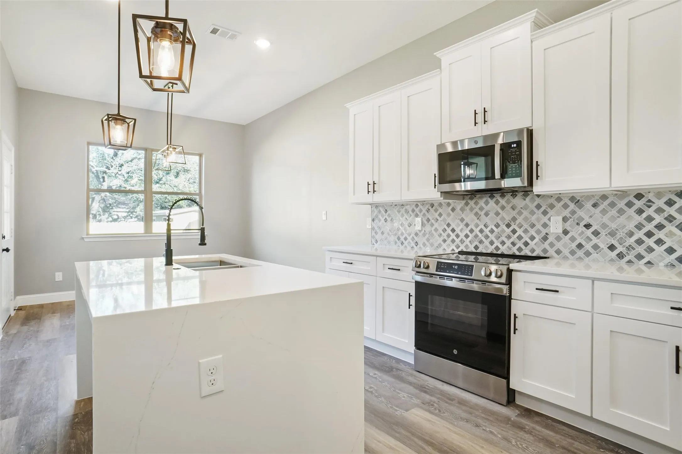 Single Family Residence For Sale in Hood County , 4913 Wichita Street, Granbury, Texas 76048, 3 Bedroom, 3 Bathroom, 2 Garage spaces, 1,749 Sqft, built in 2024, New Construction - Complete, mls#20779689, Real Estate Agent in Granbury, Homes For Sale in Hood county, Homes For Sale in Granbury, Realtor in Granbury Texas, Real Estate Brokerage Independent Realty Texas, Luminita Cordes Realtor